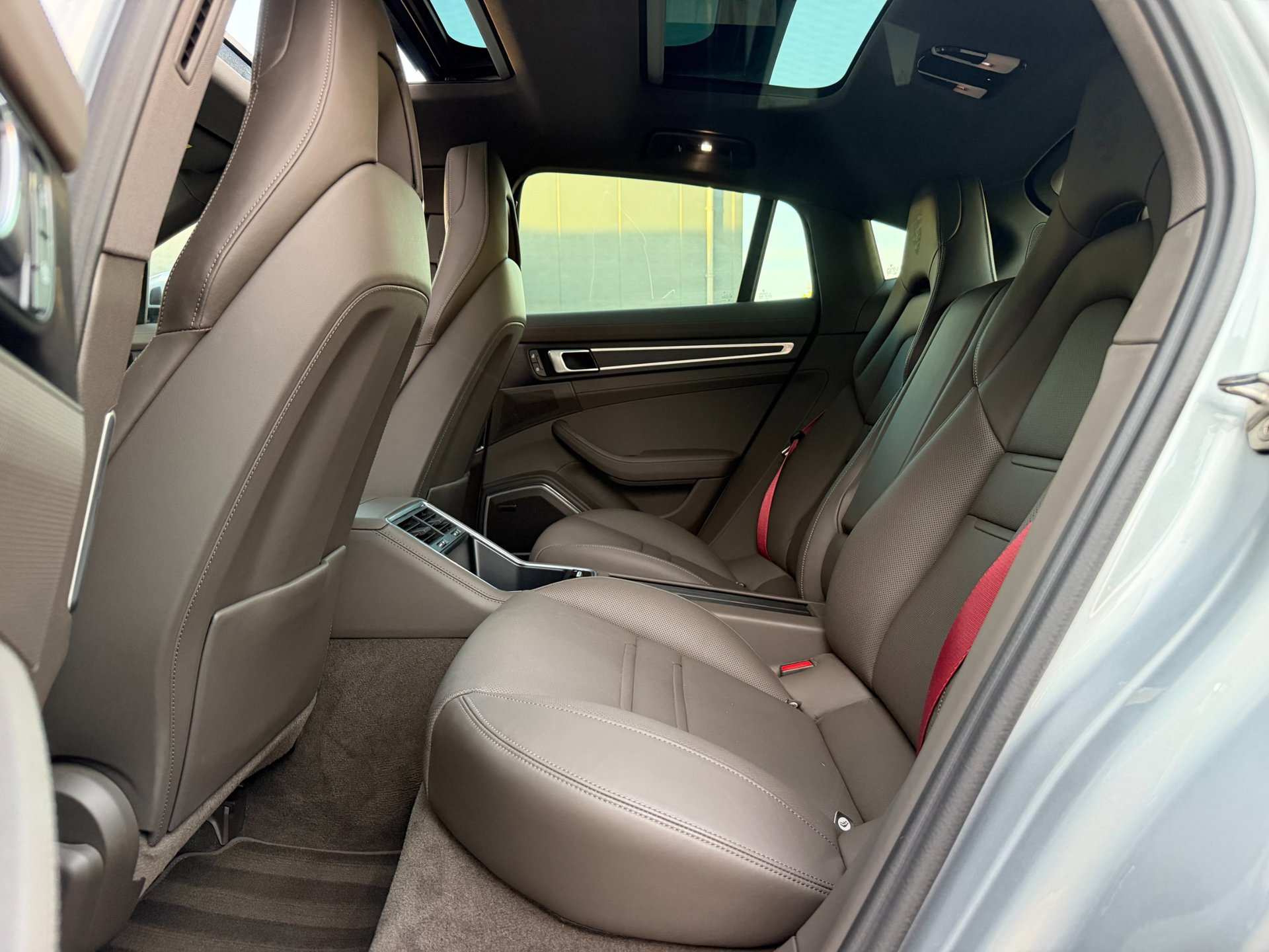 Foto van Porsche Panamera 4 E-hybrid