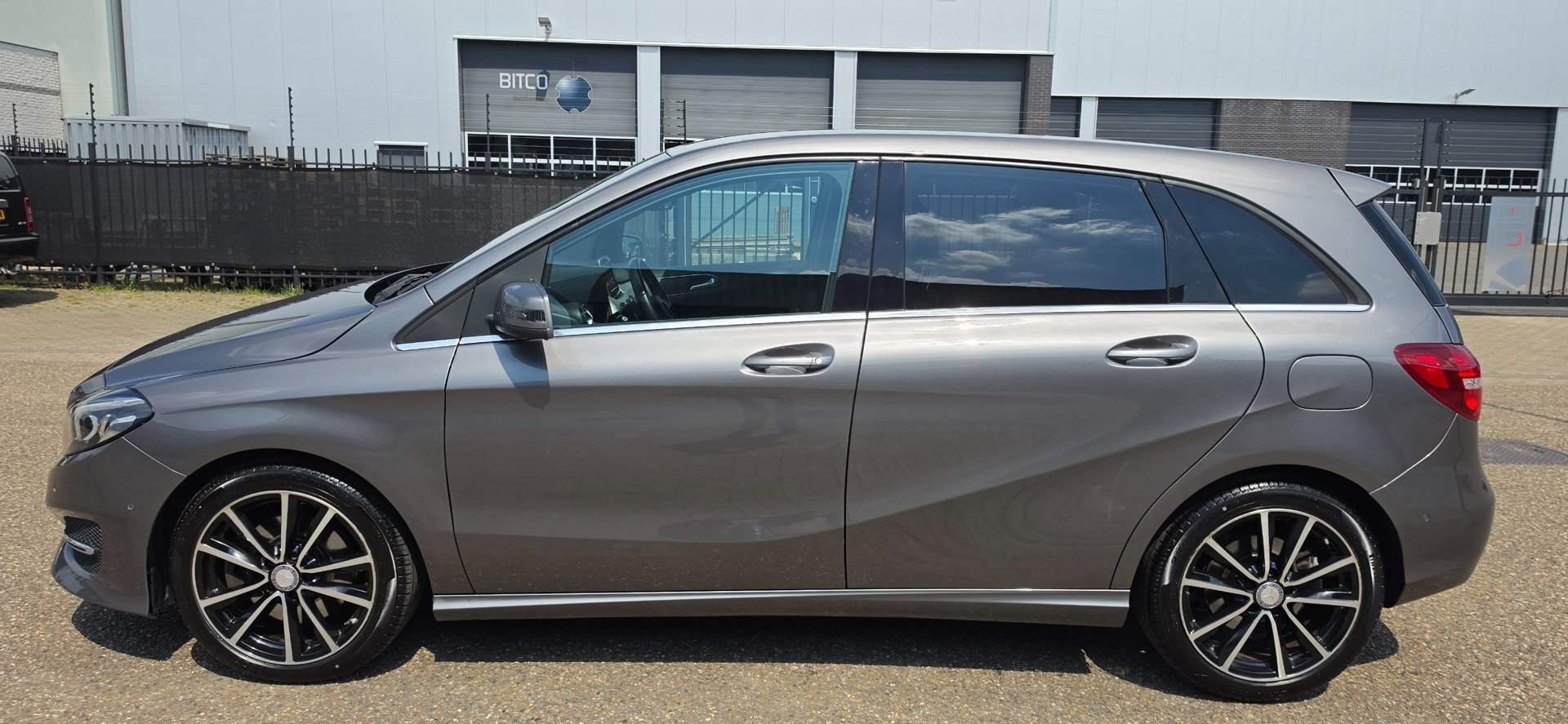 Foto van Mercedes-Benz B 250