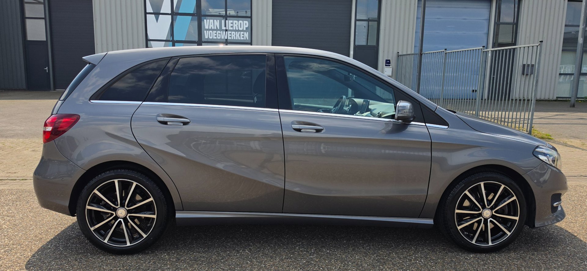 Foto van Mercedes-Benz B 250