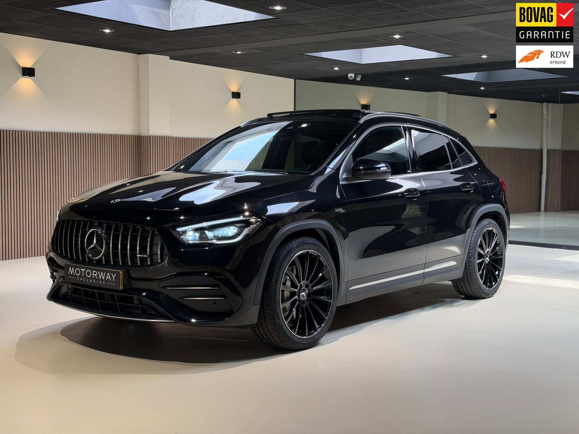 Mercedes-Benz AMG Gla 35 AMG 35 4Matic Pano|Memory|Camera|Stoelverwarming|ACC 2021 - voorkant