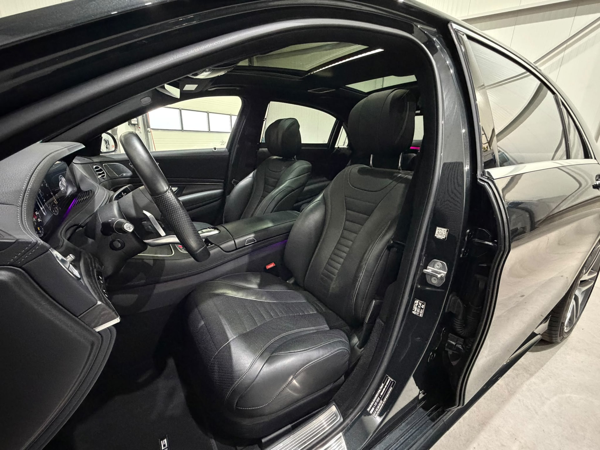 Foto van Mercedes-Benz S 560 E