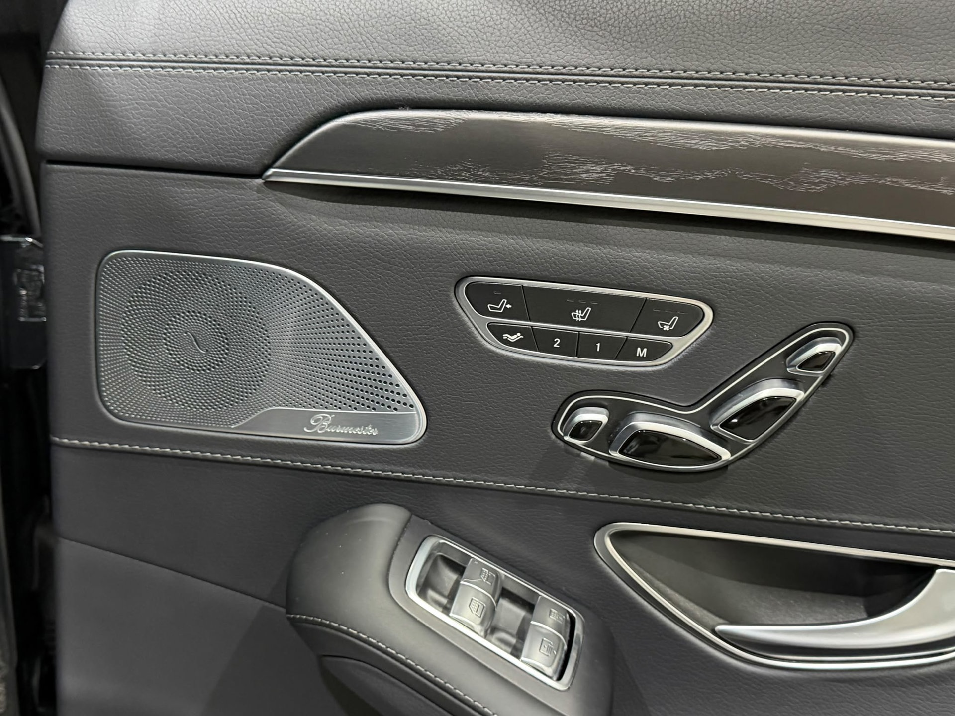 Foto van Mercedes-Benz S 560 E