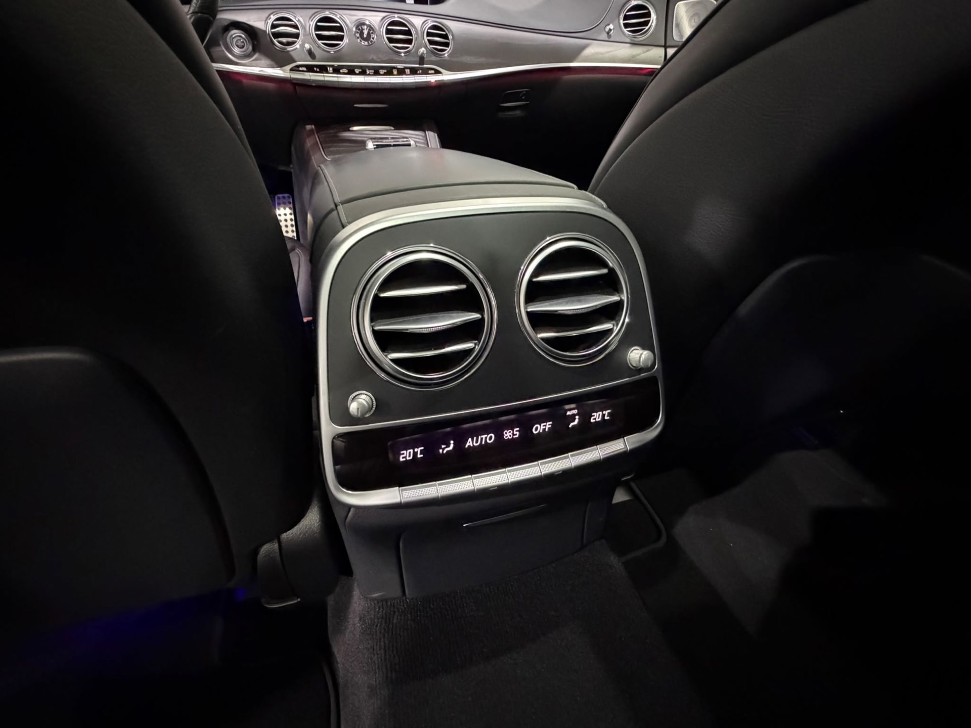 Foto van Mercedes-Benz S 560 E