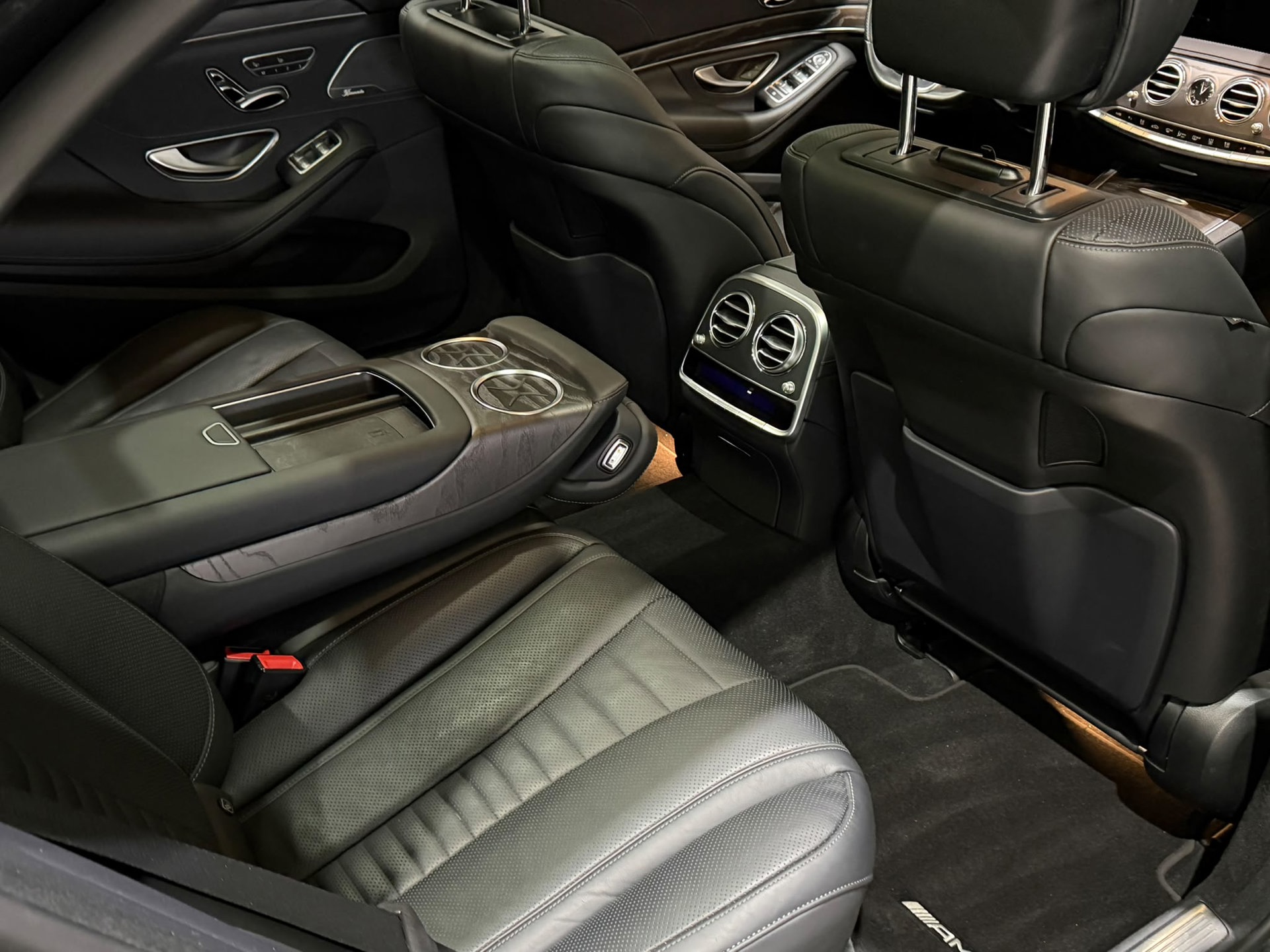 Foto van Mercedes-Benz S 560 E