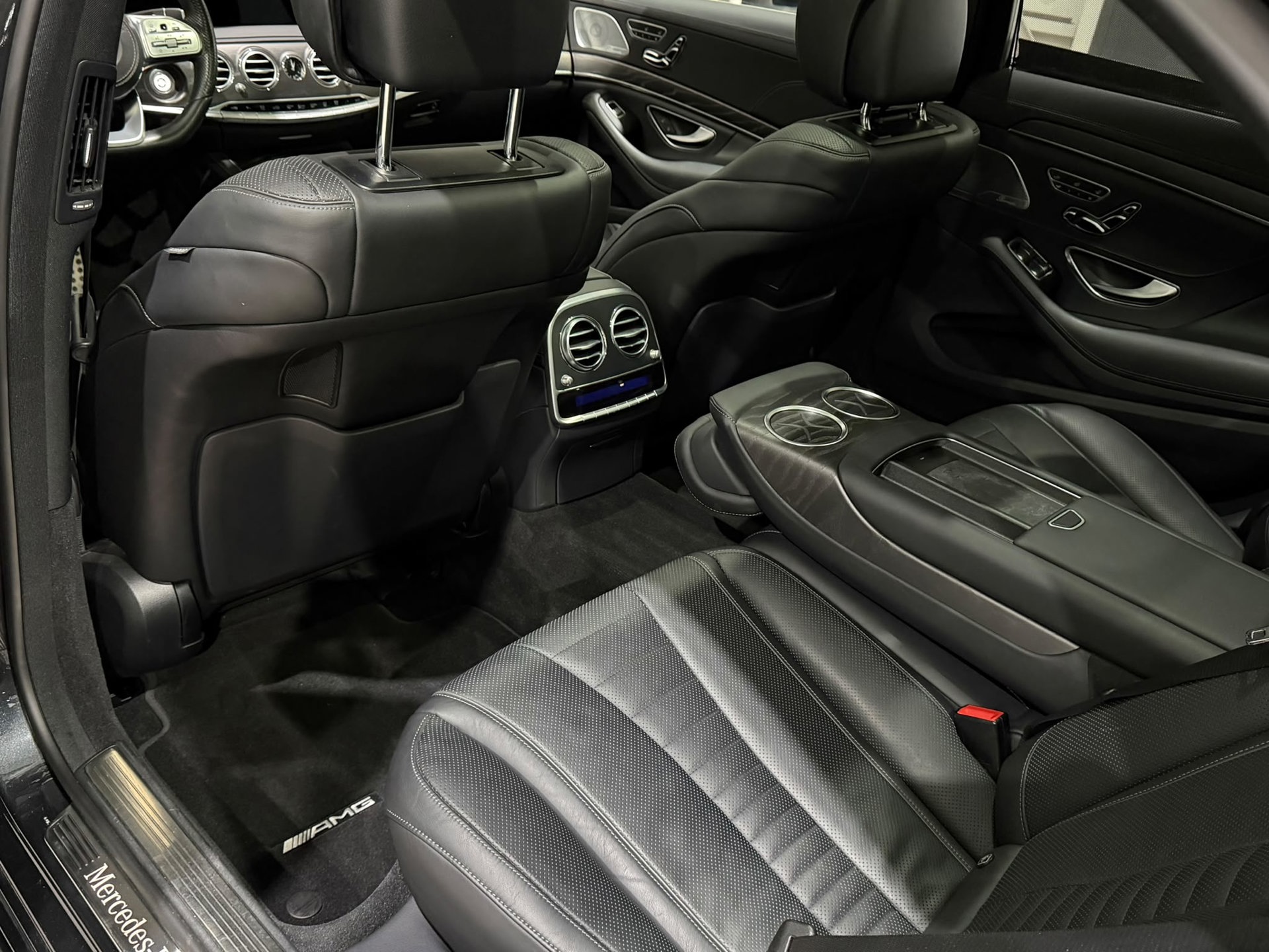 Foto van Mercedes-Benz S 560 E