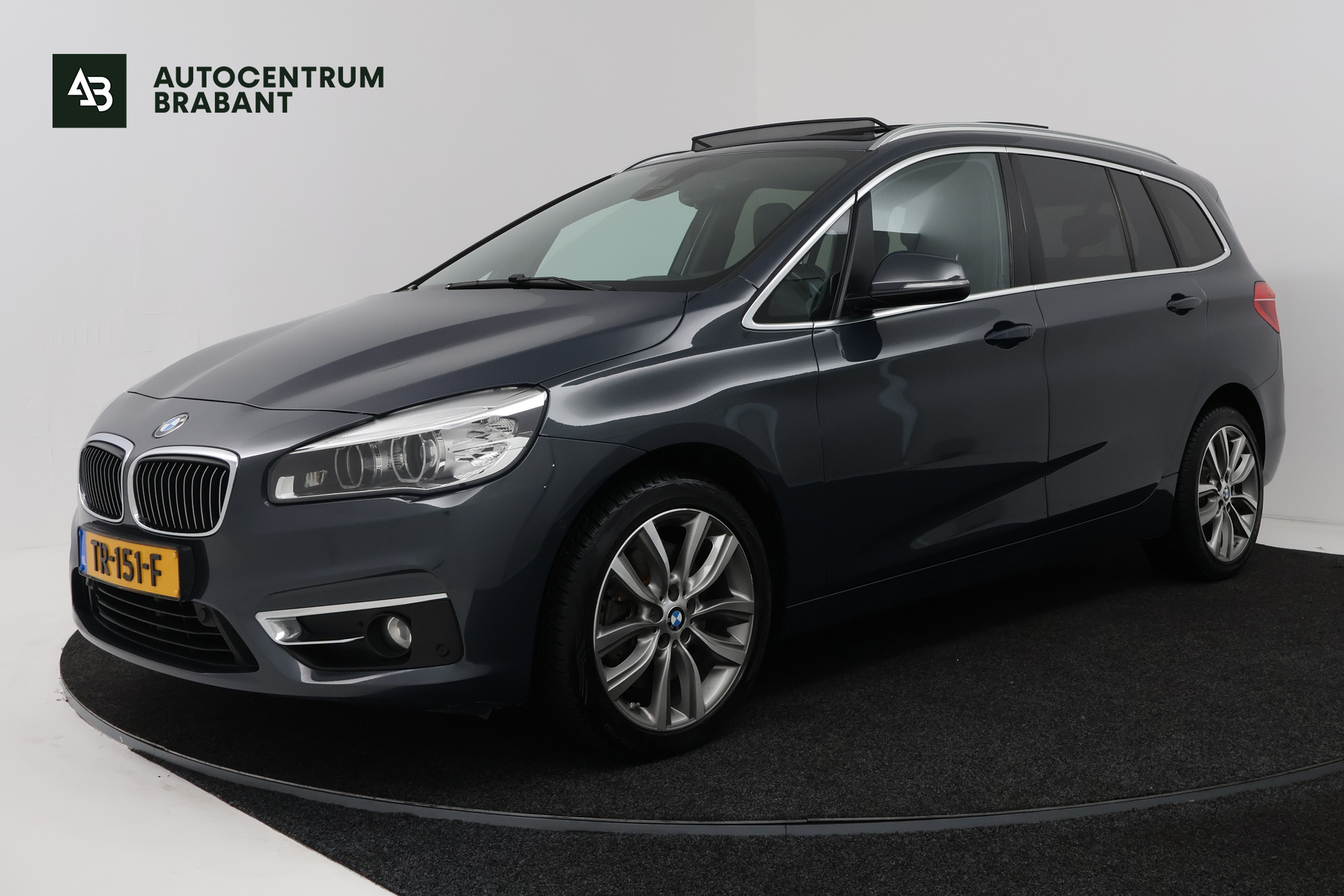 BMW 2-serie Gran Tourer 220i High Executive |FULL OPTION|TREKHAAK|LEDER|PANO|STOELVERW|CAMERA|CLIMATE, CRUISE CONTROL|NL-AUTO|NAP| 2018 - voorkant