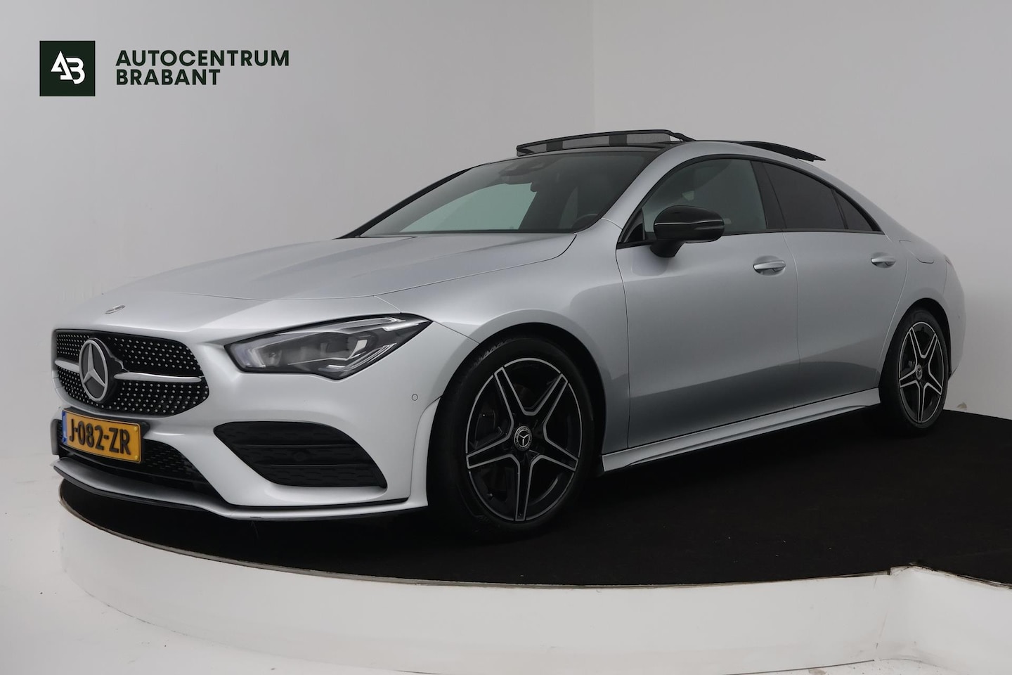 Mercedes-Benz Cla 200 200 Business Solution AMG (PANO, TREKHAAK WEGKLAPBAAR,  SFEERVERLICHTING, STOELVERWARMIN) 2020 - voorkant