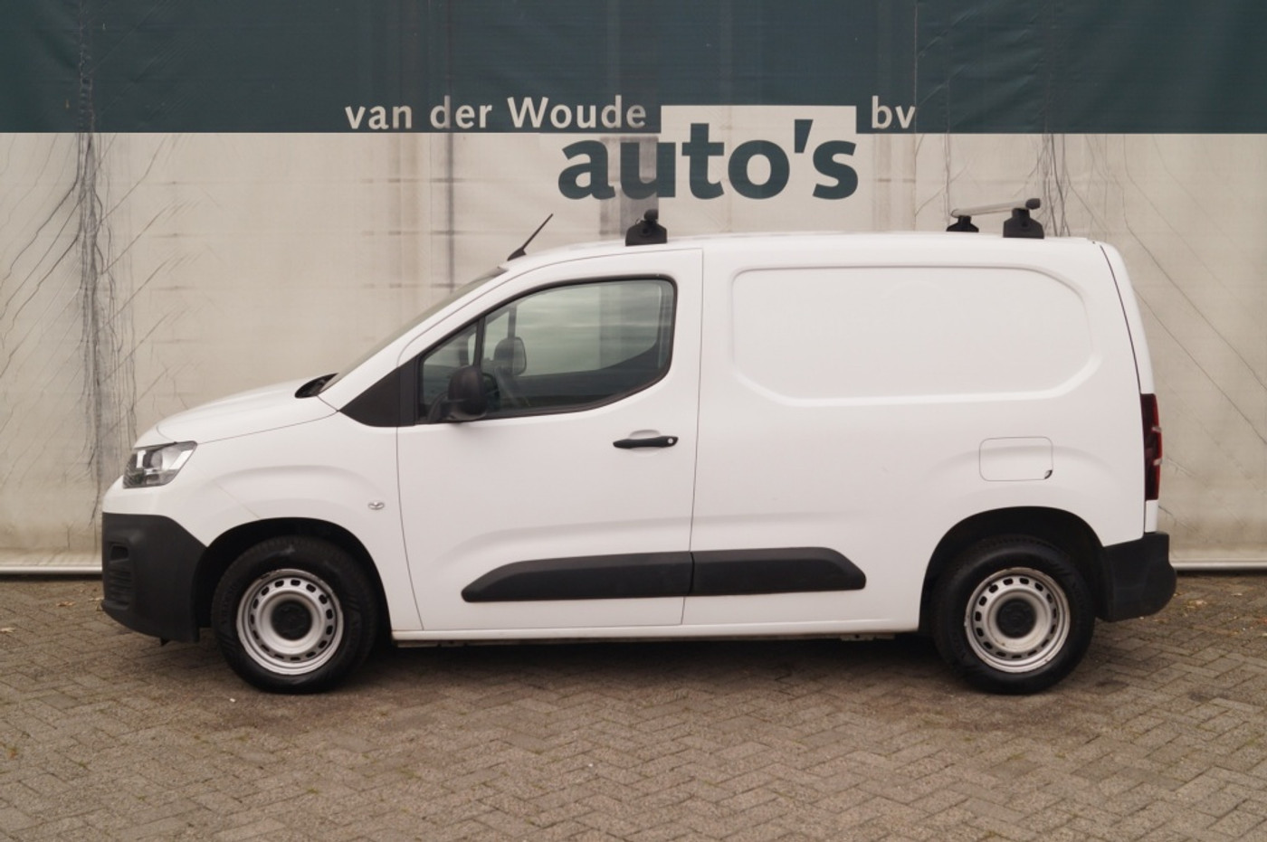 Citroen Berlingo 1.5 BlueHDI Club -AIRCO-CARPLAY-TREKHAAK- 2022 - voorkant
