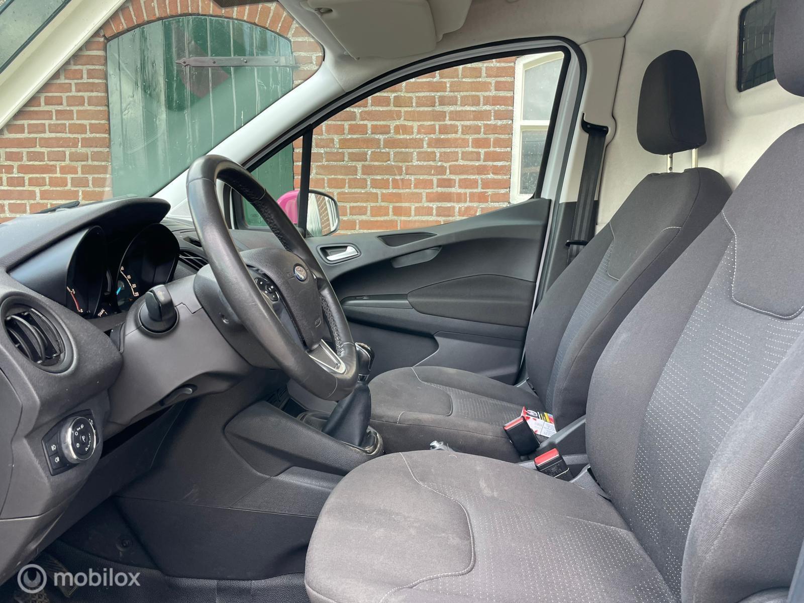 Foto van Ford Transit Courier