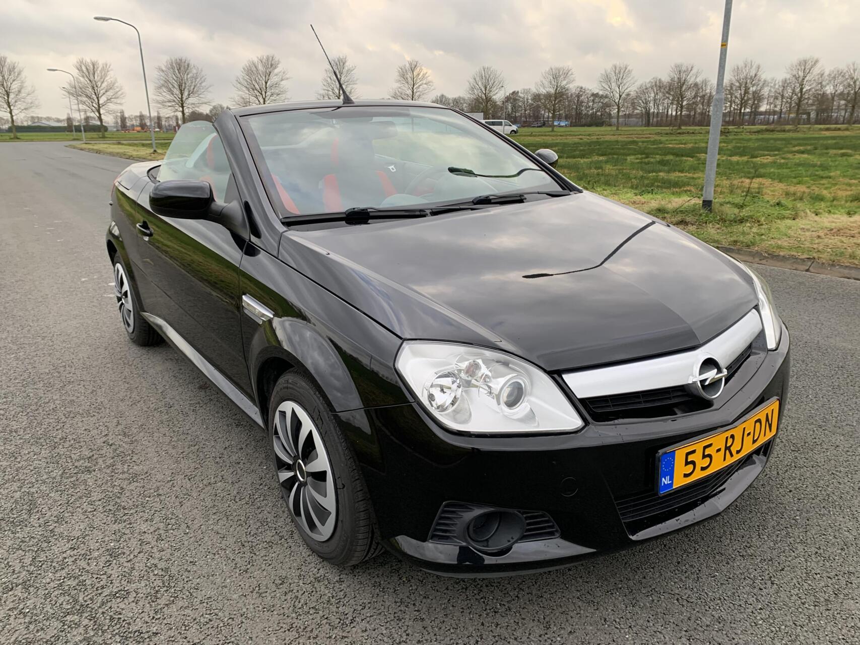 Foto van Opel Tigra Twintop