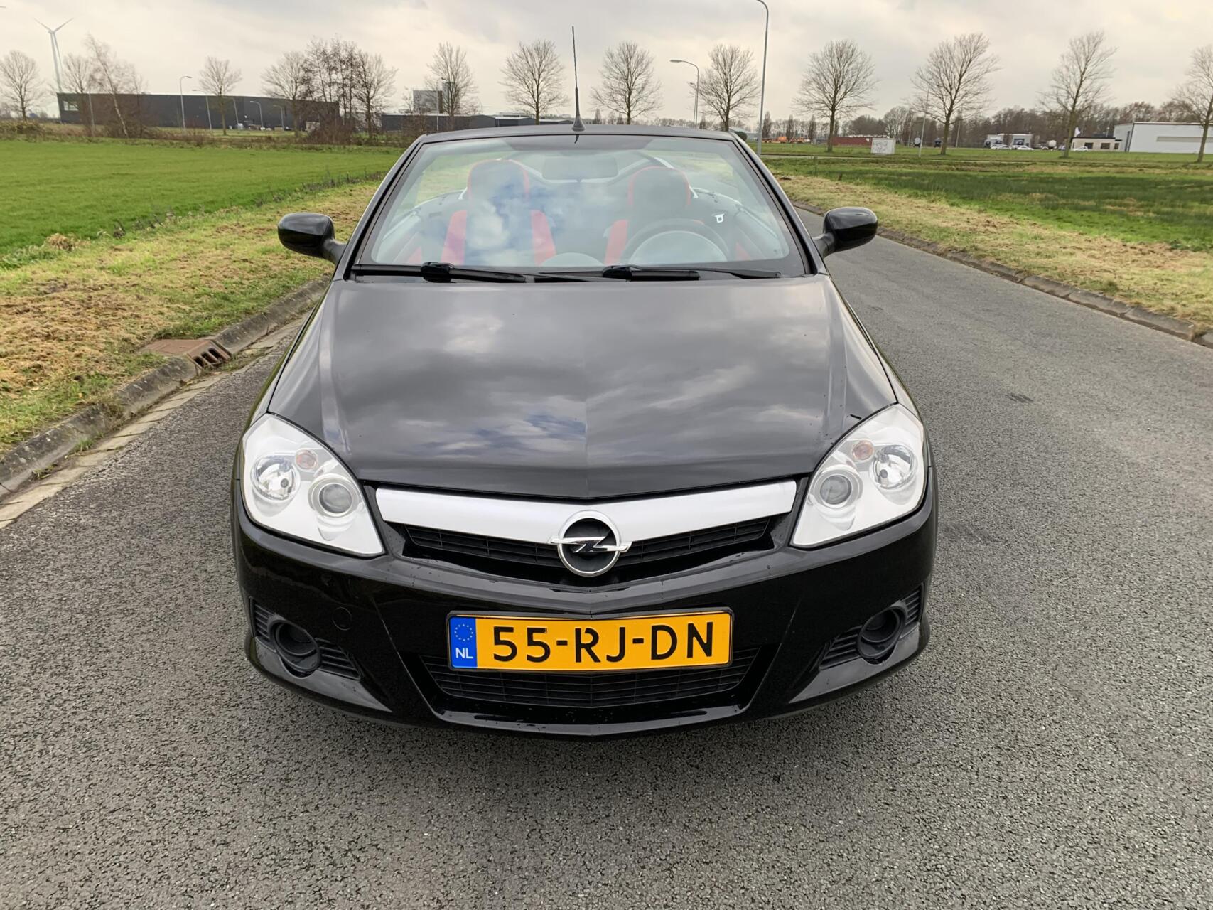Foto van Opel Tigra Twintop