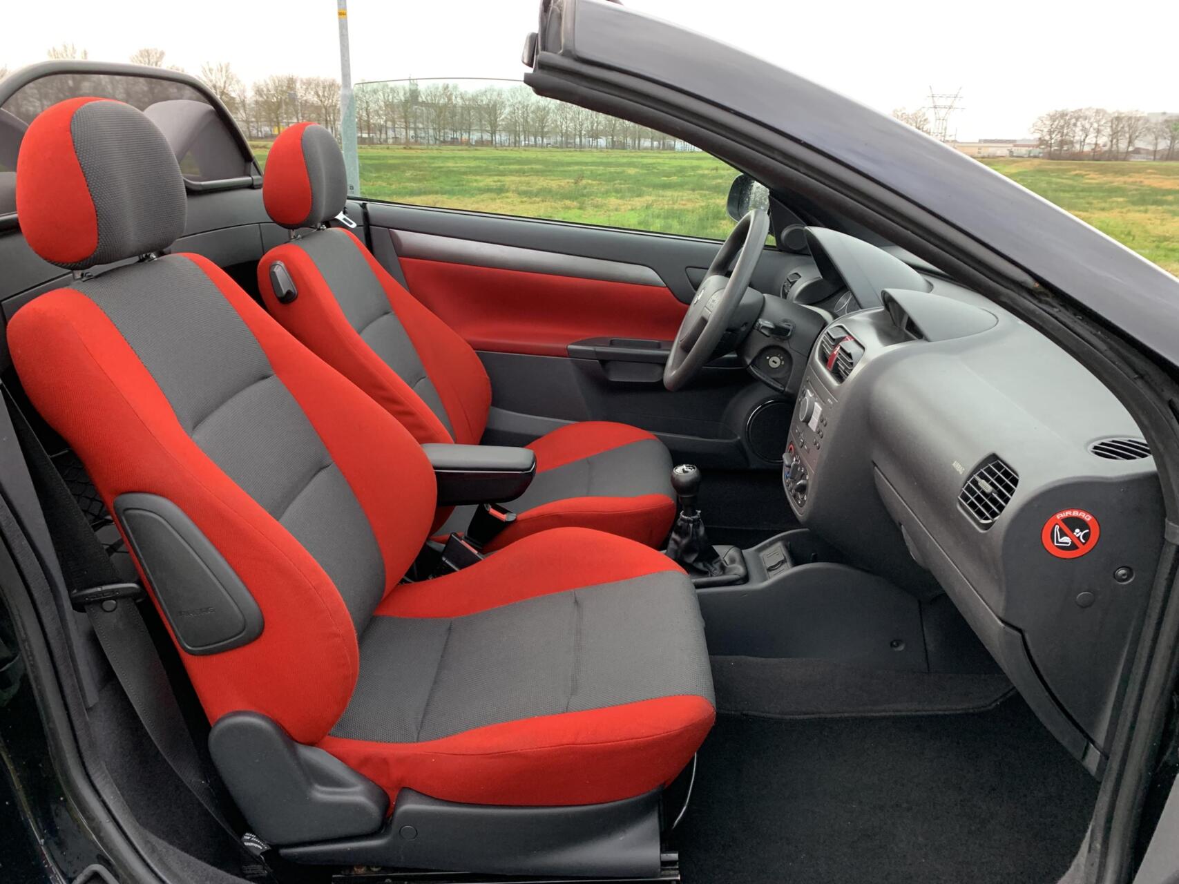 Foto van Opel Tigra Twintop