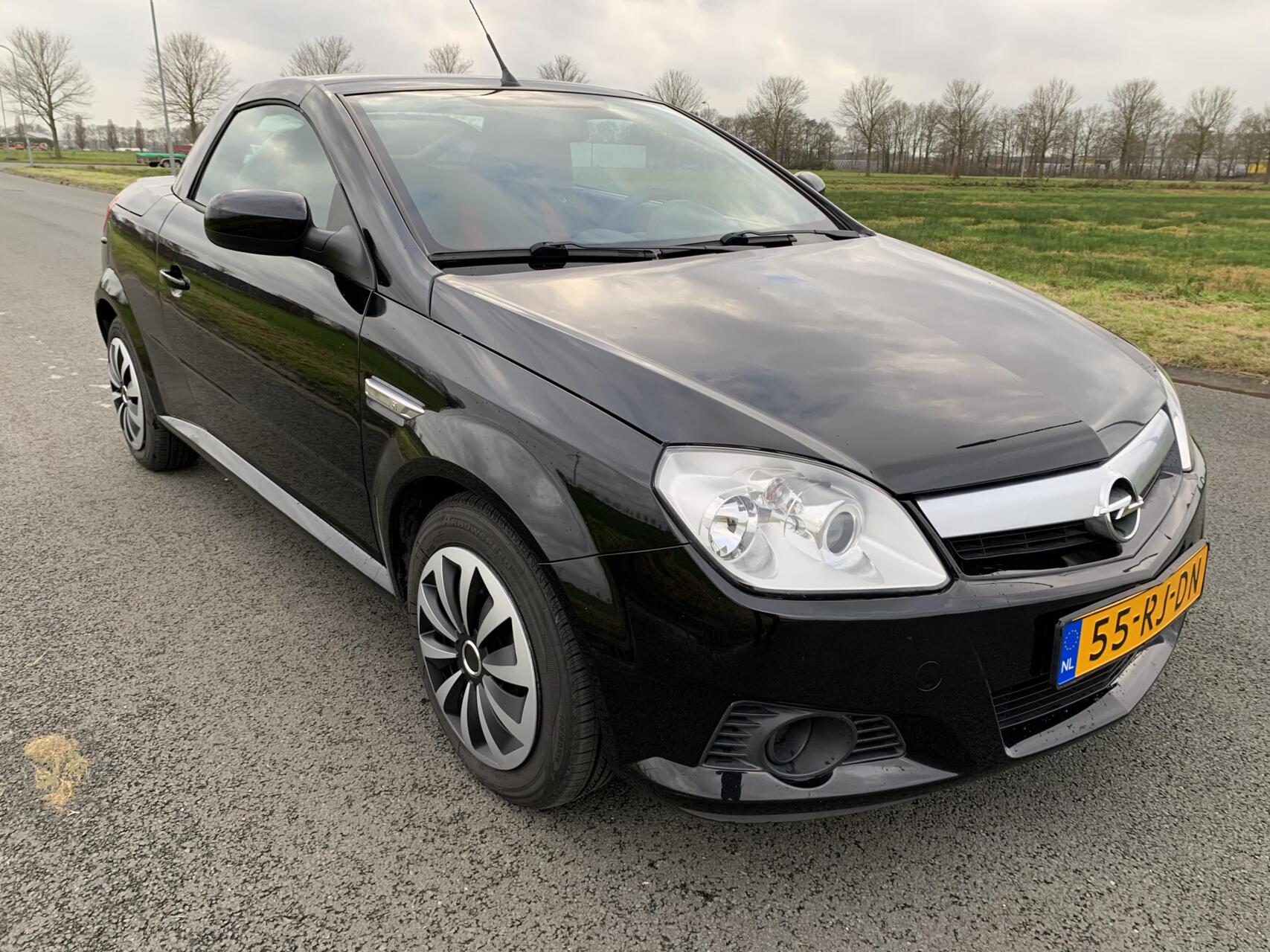 Foto van Opel Tigra Twintop