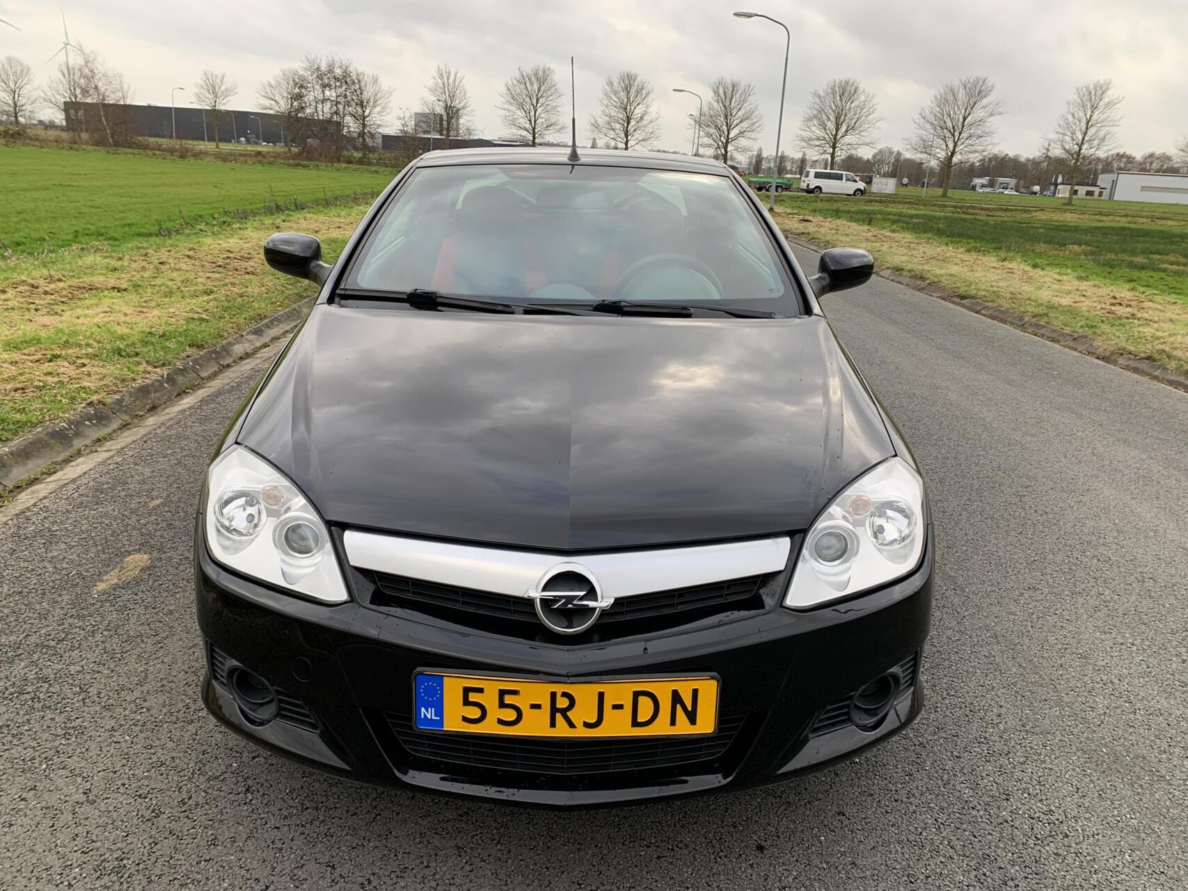 Foto van Opel Tigra Twintop