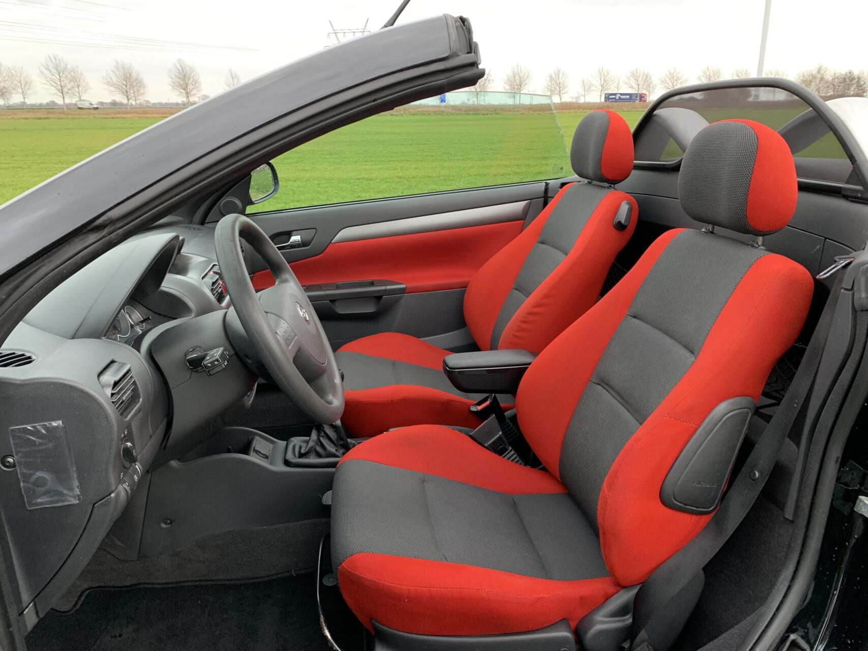 Foto van Opel Tigra Twintop