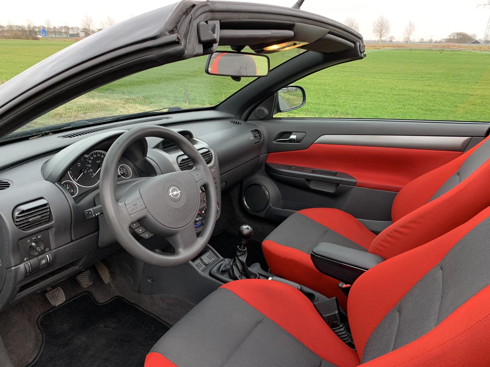 Foto van Opel Tigra Twintop