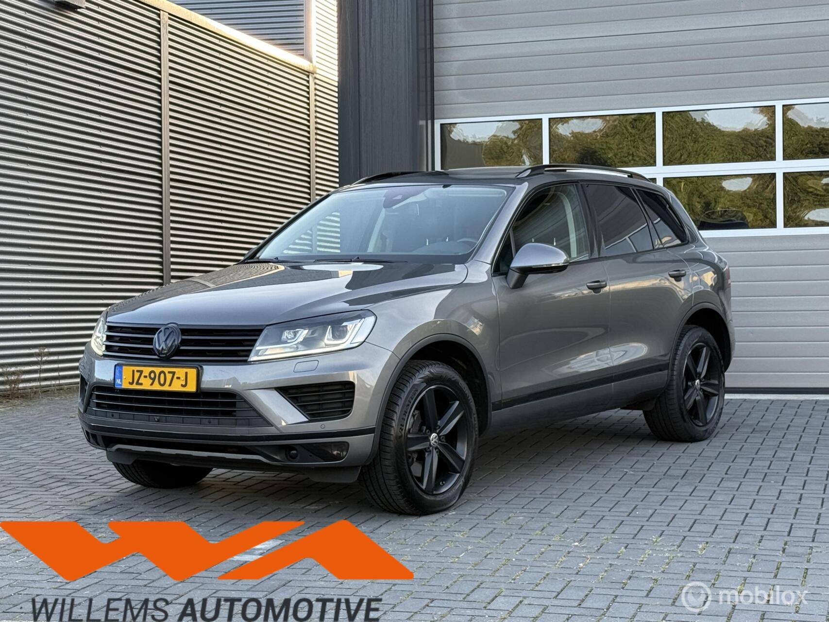 Volkswagen Touareg 3.0 TSI Hybrid Highline DSG|Pano|ACC|Trhk 2015 - voorkant