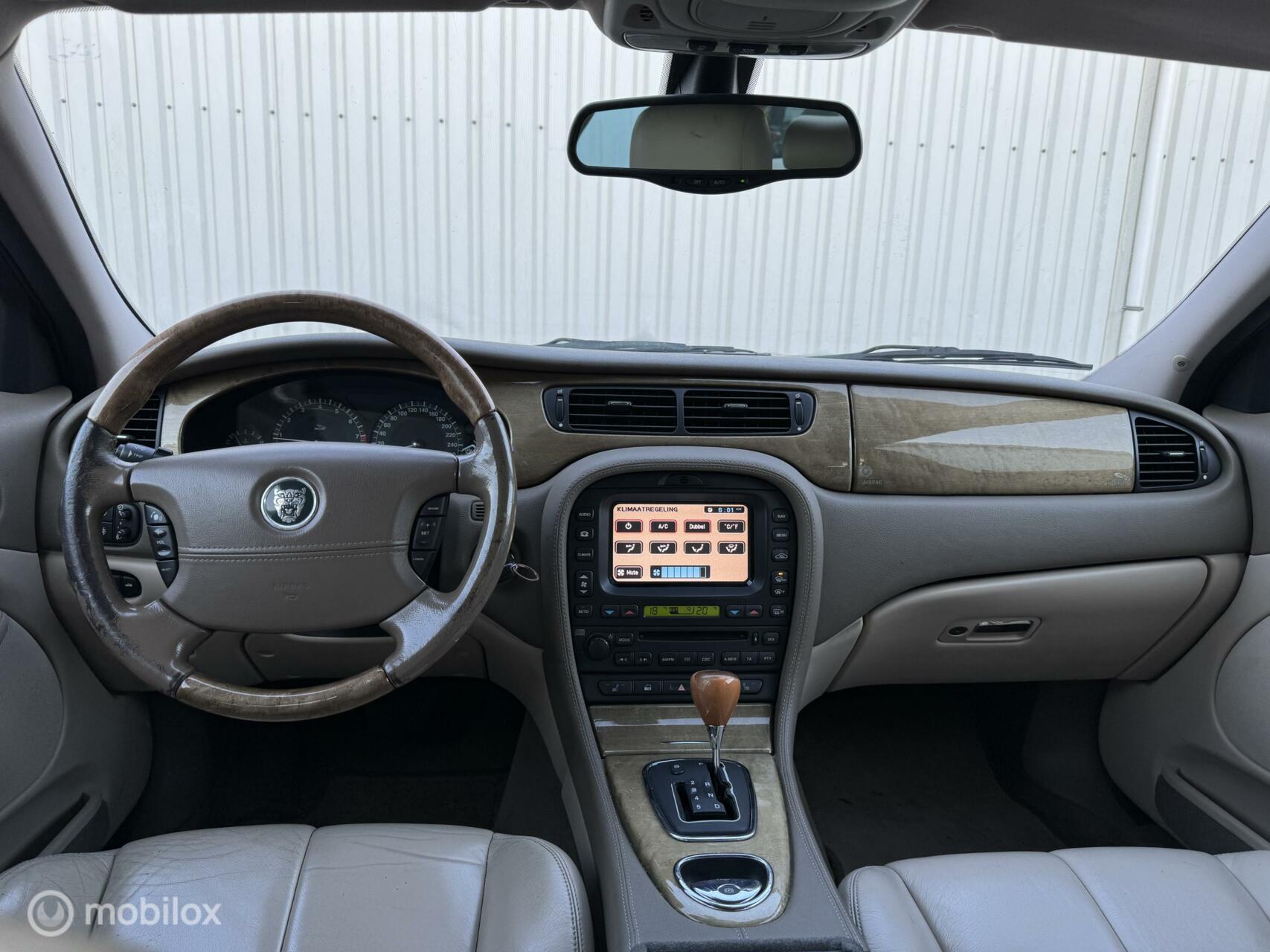 Foto van Jaguar S-type