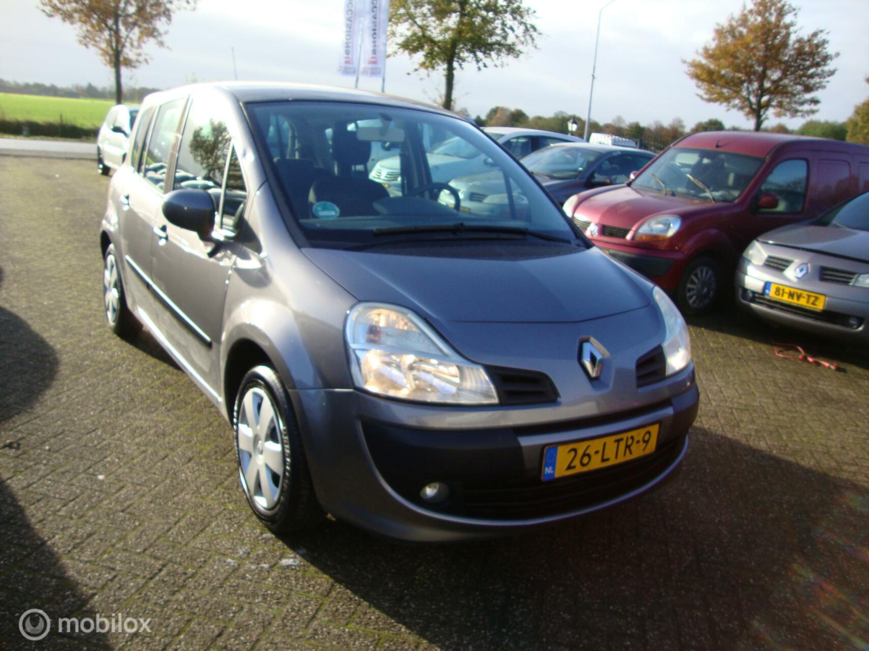 Renault Modus 1.2-16V Expression   AUTOMAAT mpv 2010 - voorkant