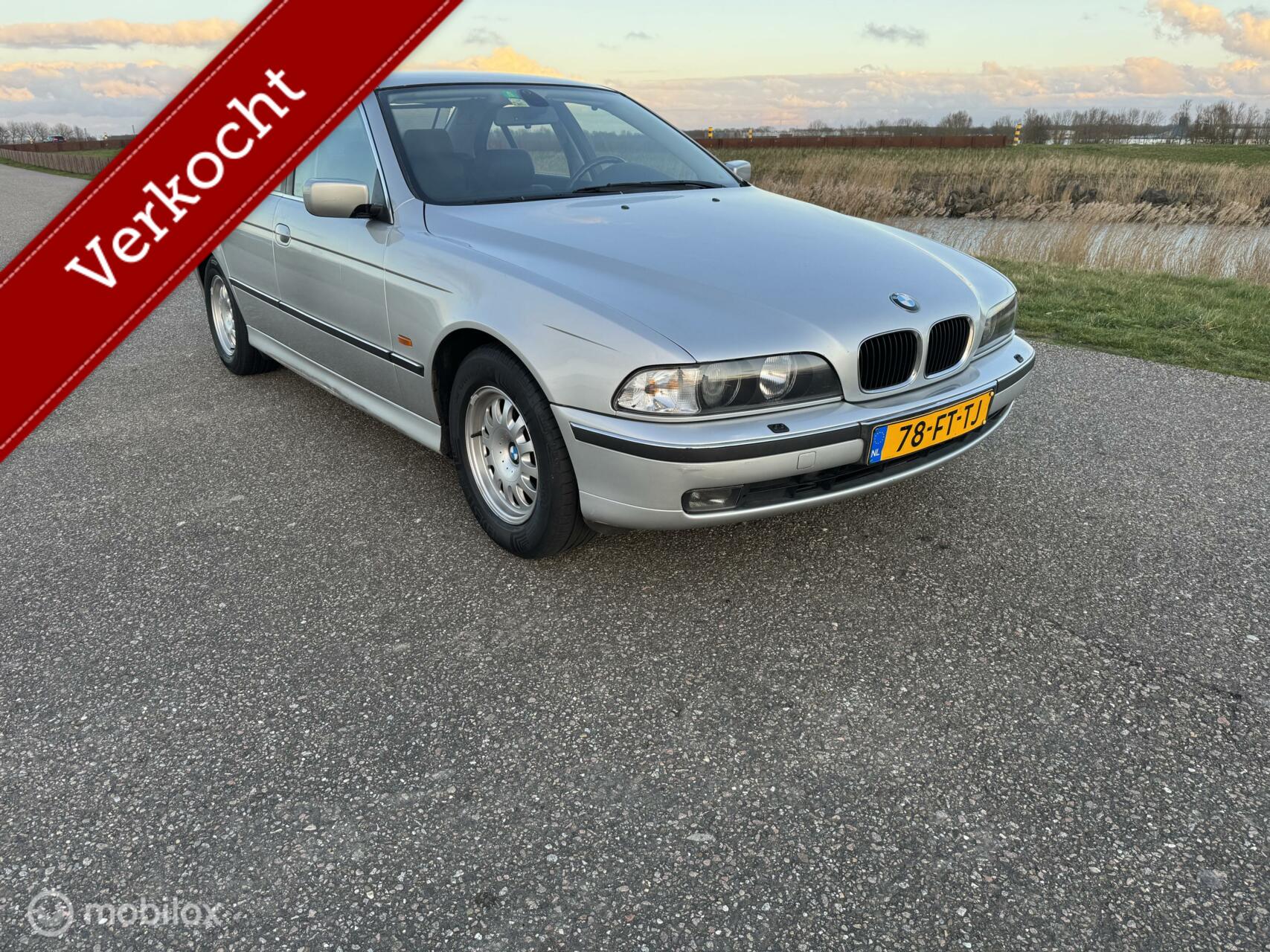 BMW 5-serie 528i Executive (vakgarage onderhouden) 2000 - voorkant
