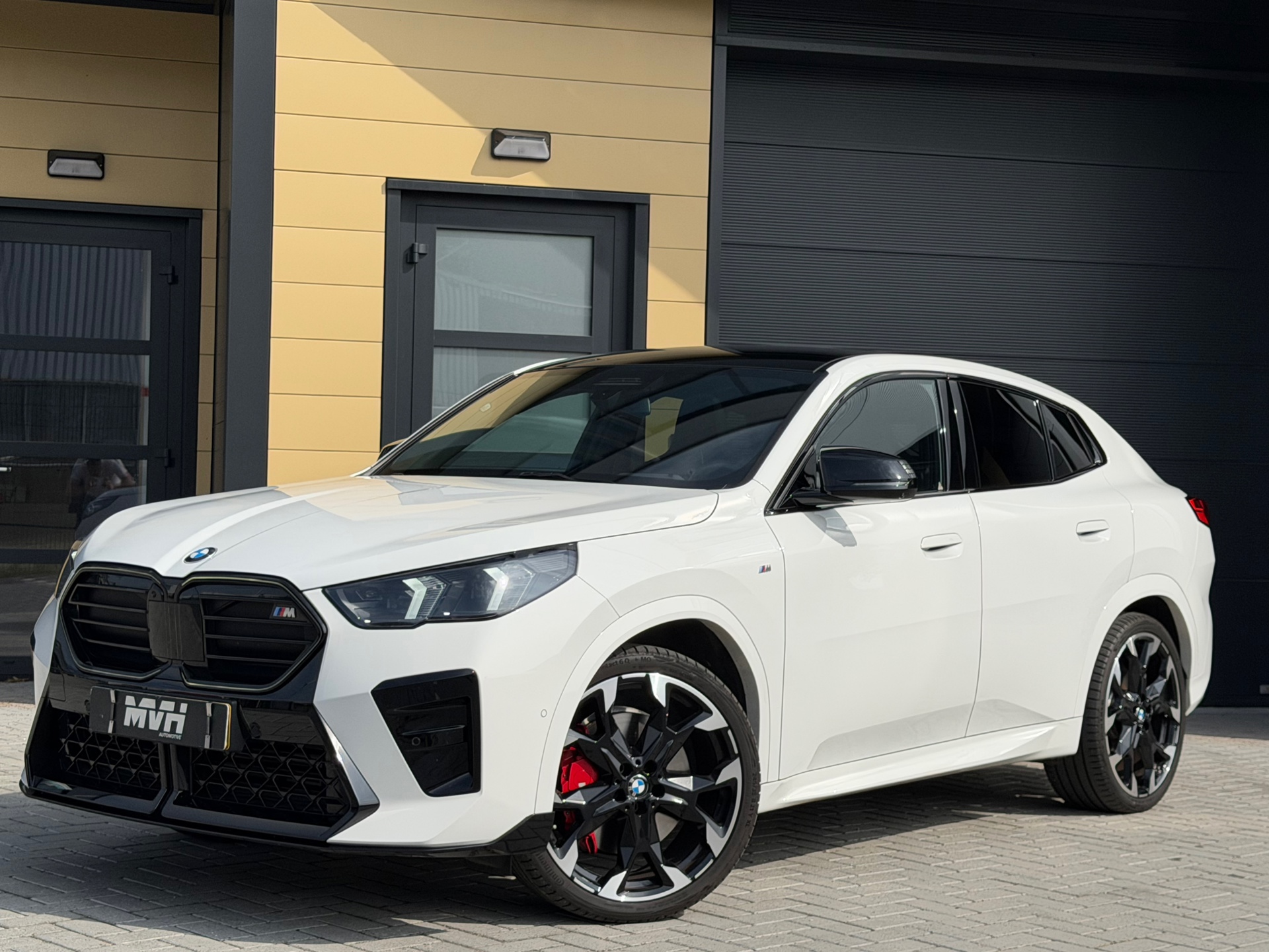 BMW X2 M35i xDrive M35i xDrive 2025 - Pano - HUD - H&K - 22000 KM - OrigNL - NAP 2025 - voorkant