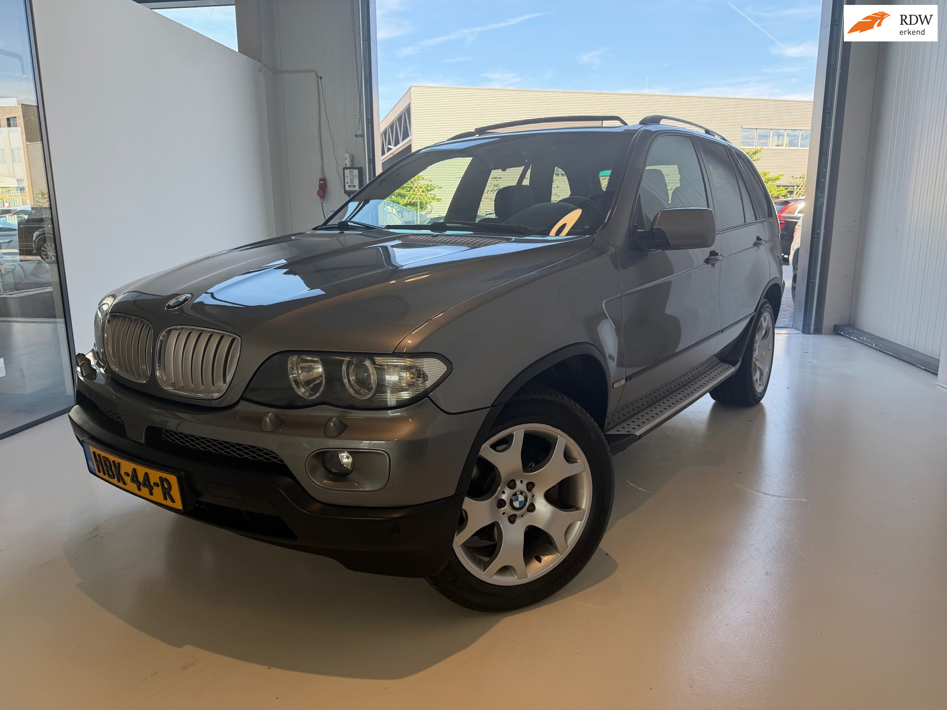 BMW X5 4.4i Youngtimer LPG  Apk Leder Panorama 2005 - voorkant