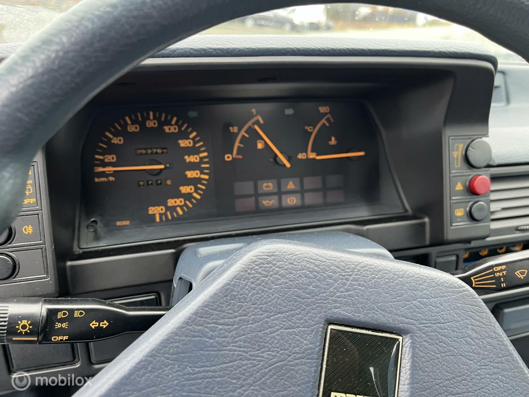 Foto van Mazda 323