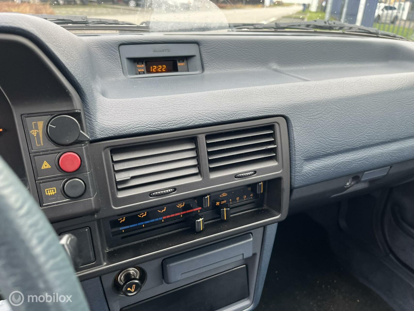 Foto van Mazda 323