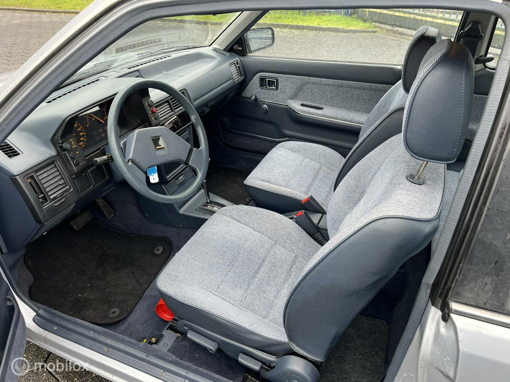 Foto van Mazda 323