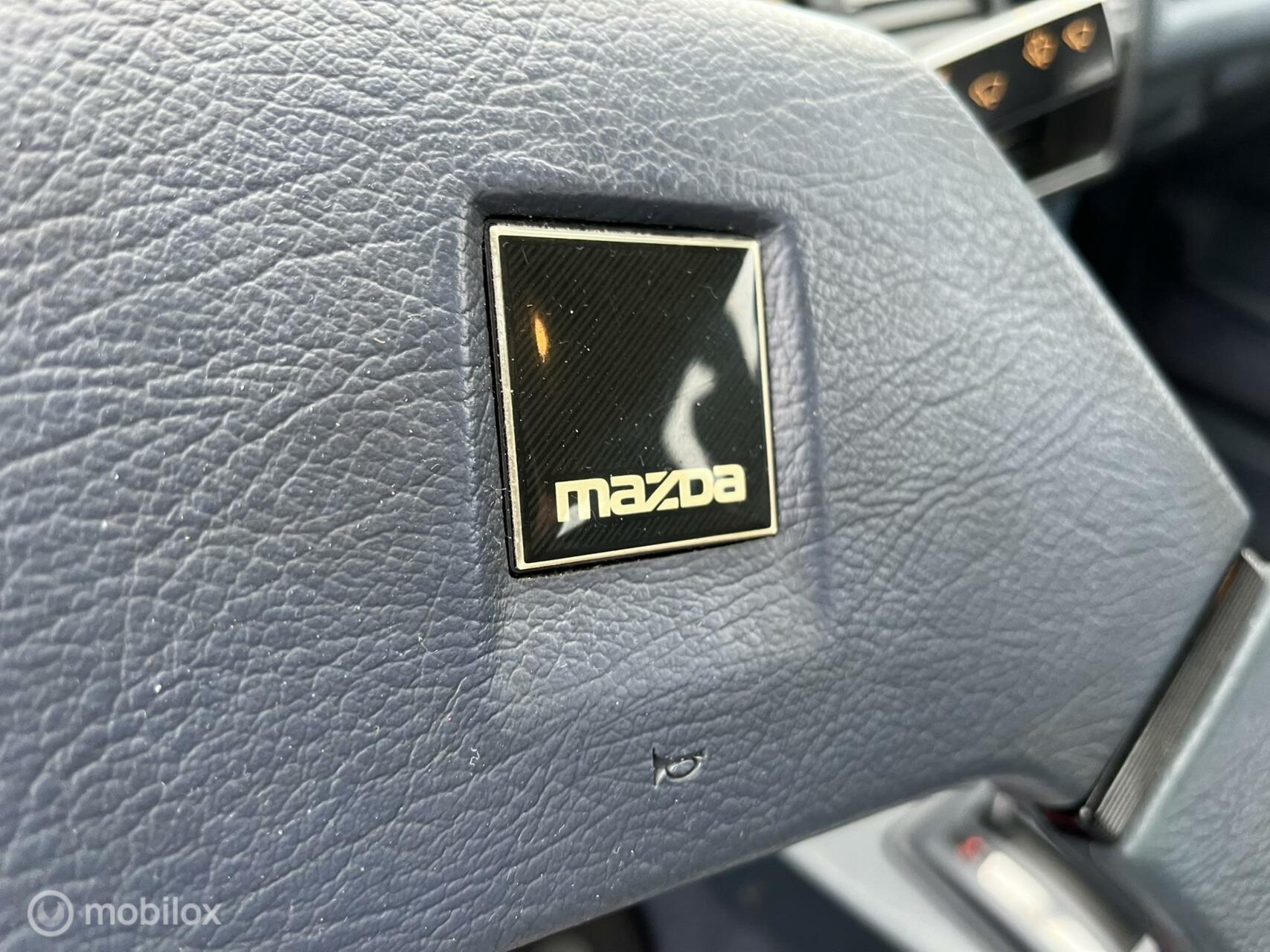 Foto van Mazda 323