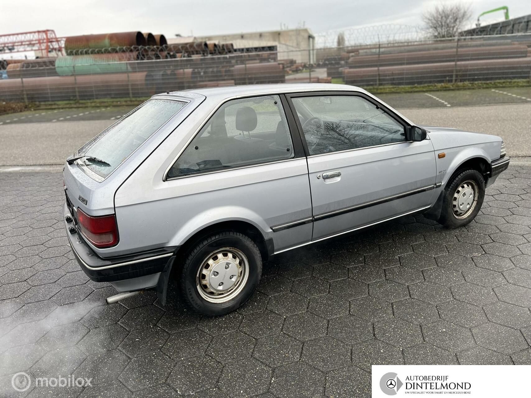 Foto van Mazda 323