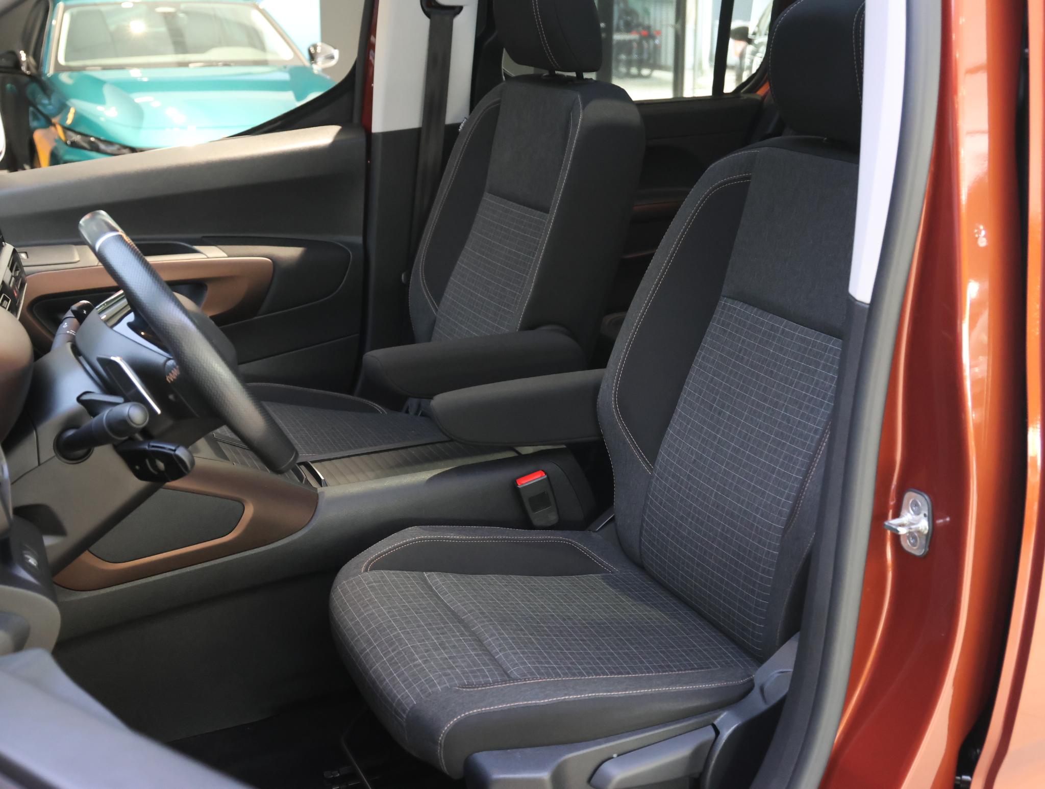 Foto van Peugeot Rifter
