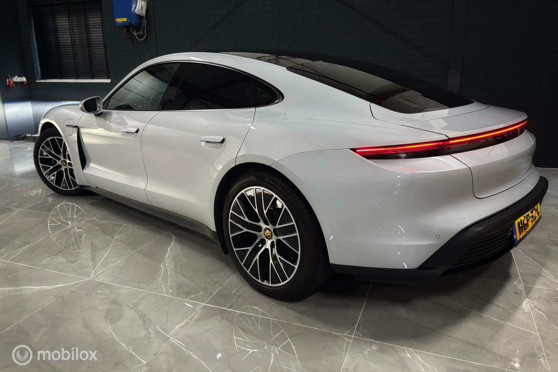Foto van Porsche Taycan