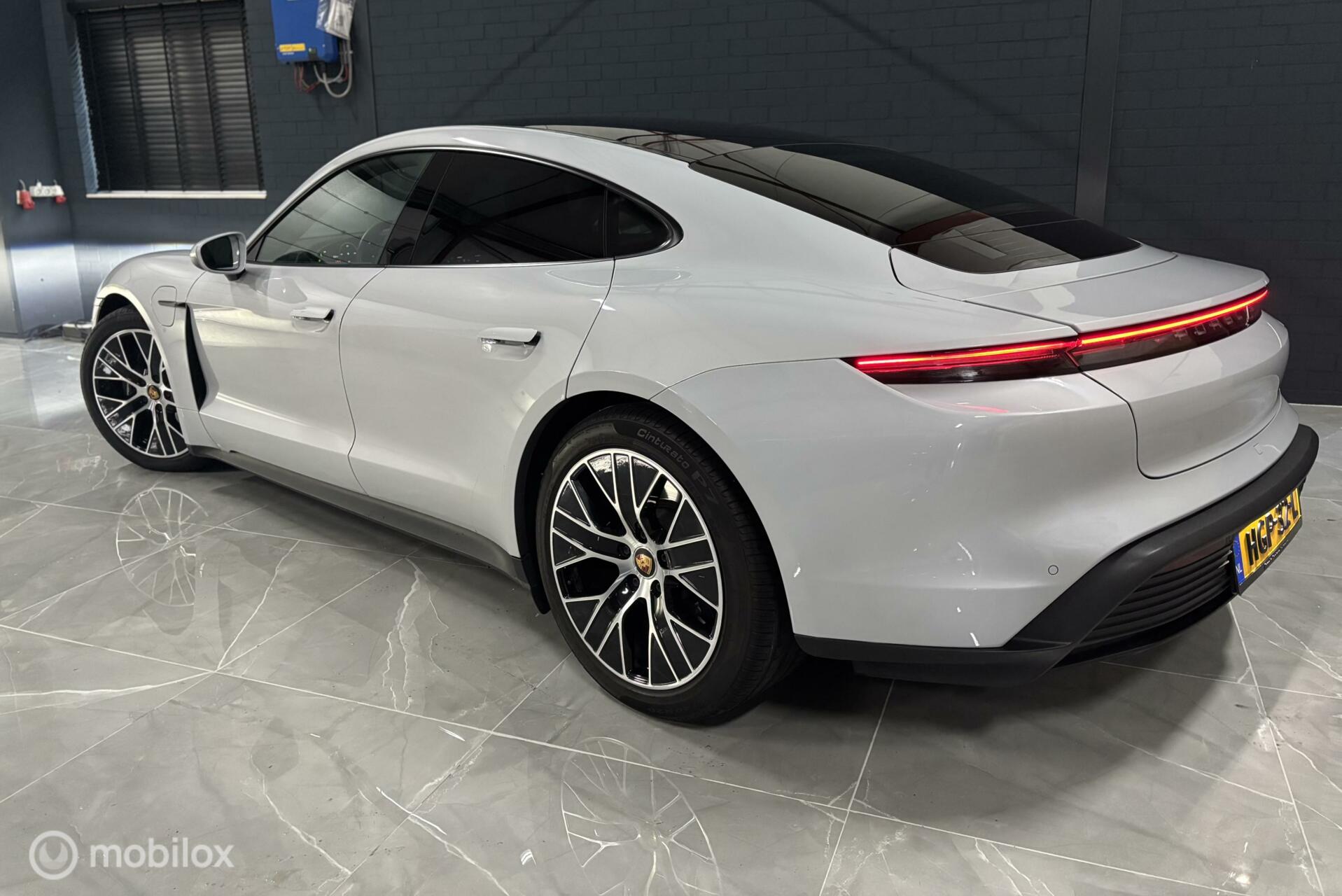 Foto van Porsche Taycan