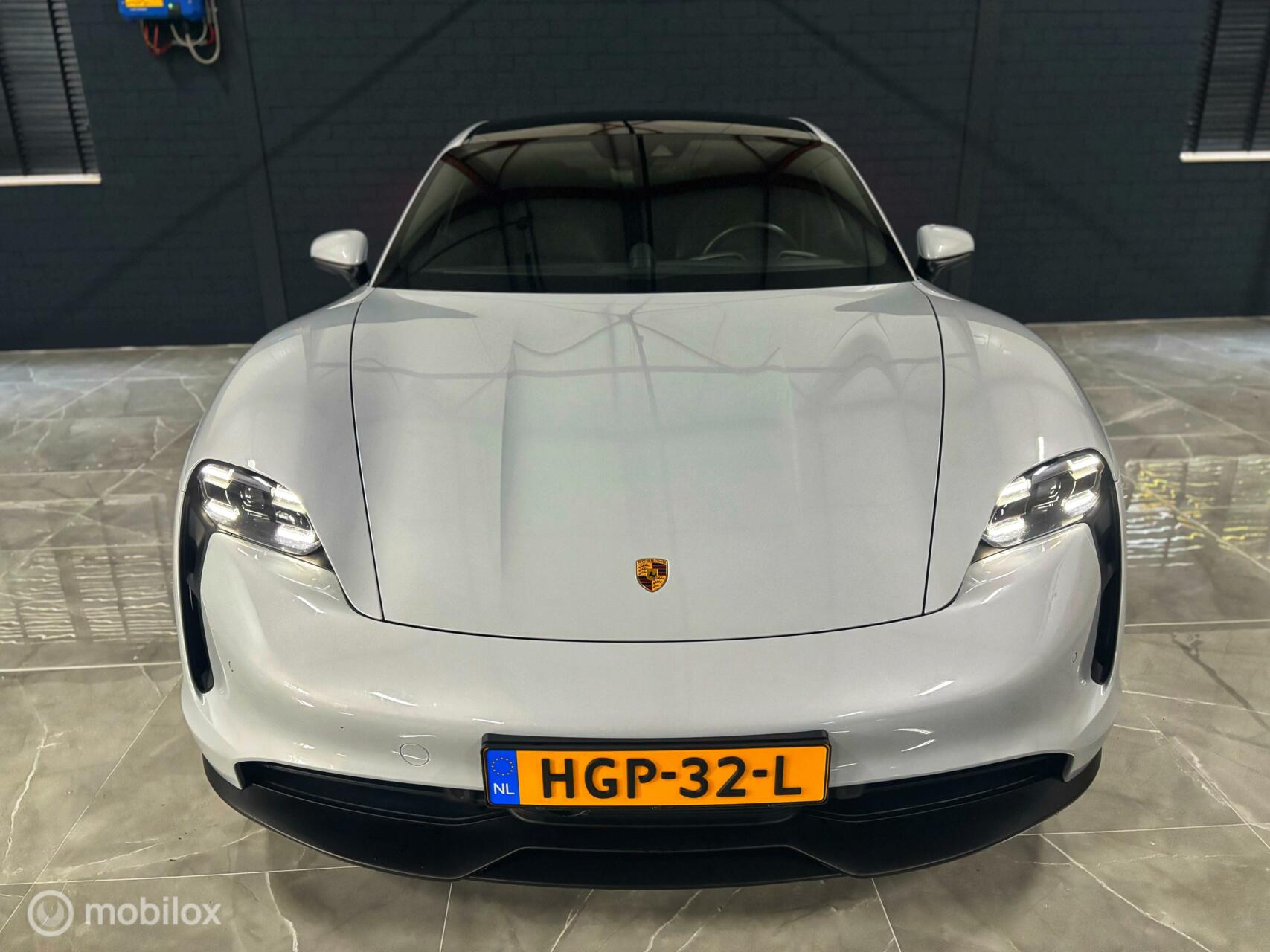 Foto van Porsche Taycan