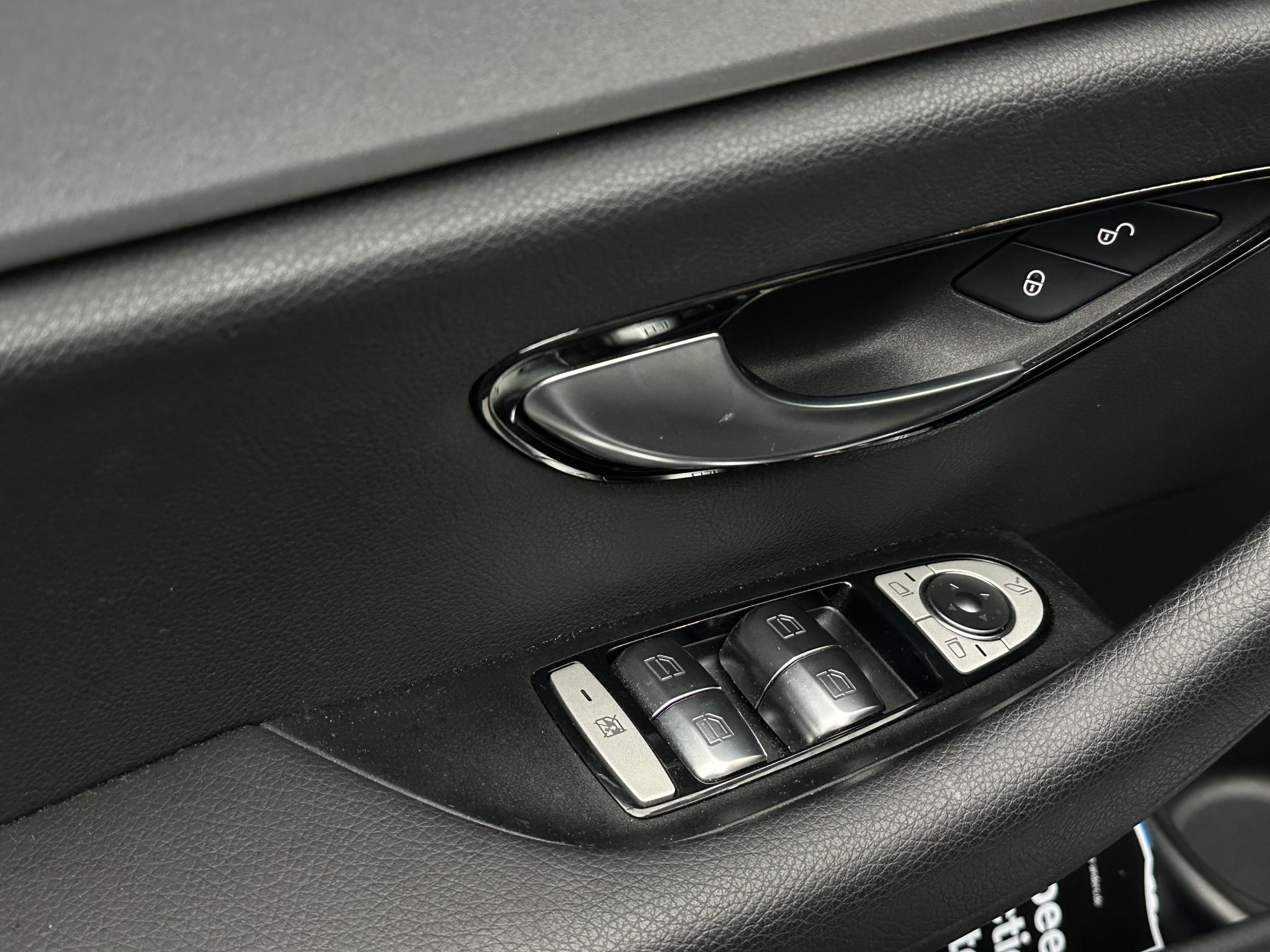 Foto van Mercedes-Benz E 300 E