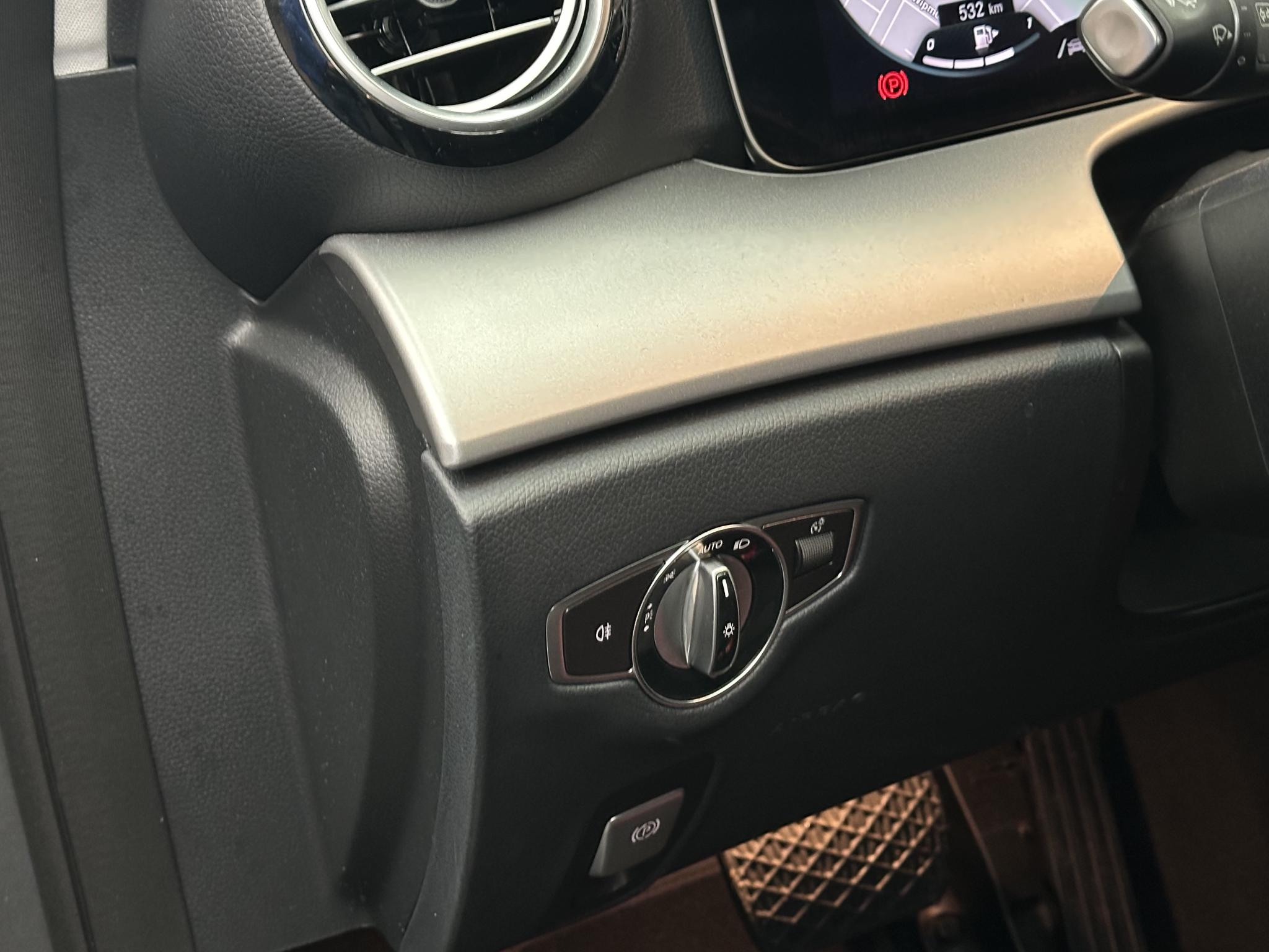 Foto van Mercedes-Benz E 300 E