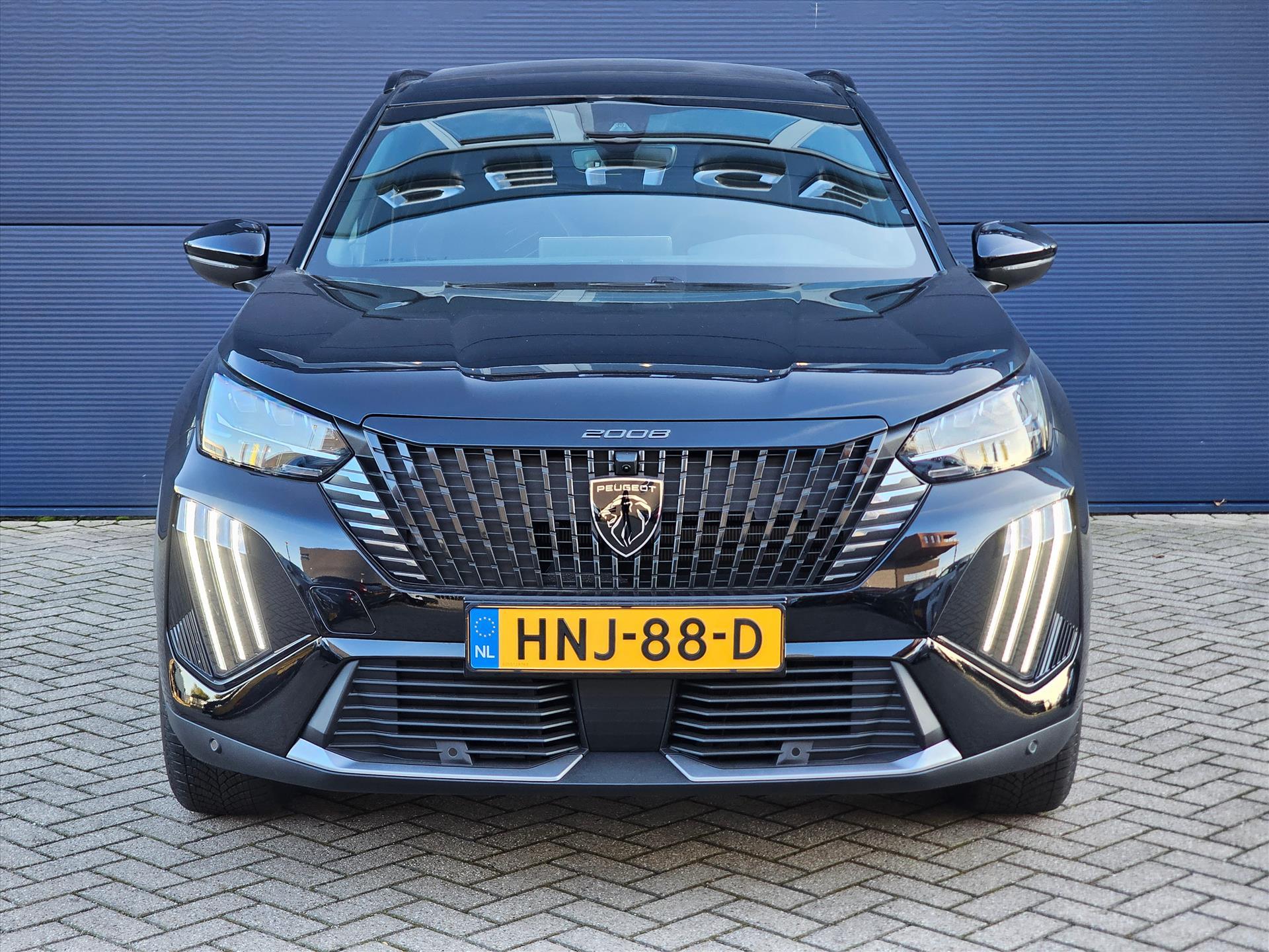 Foto van Peugeot E-2008
