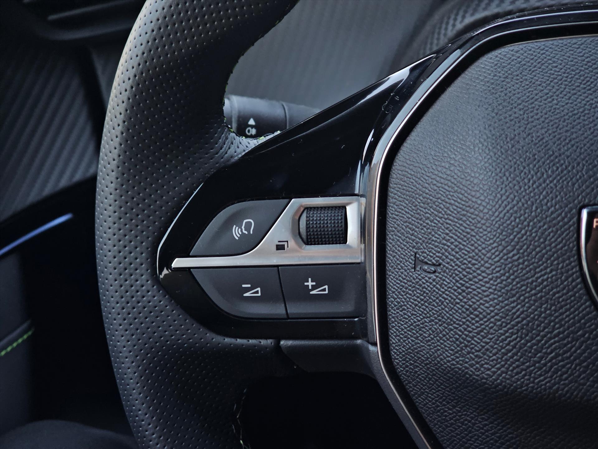 Foto van Peugeot E-2008