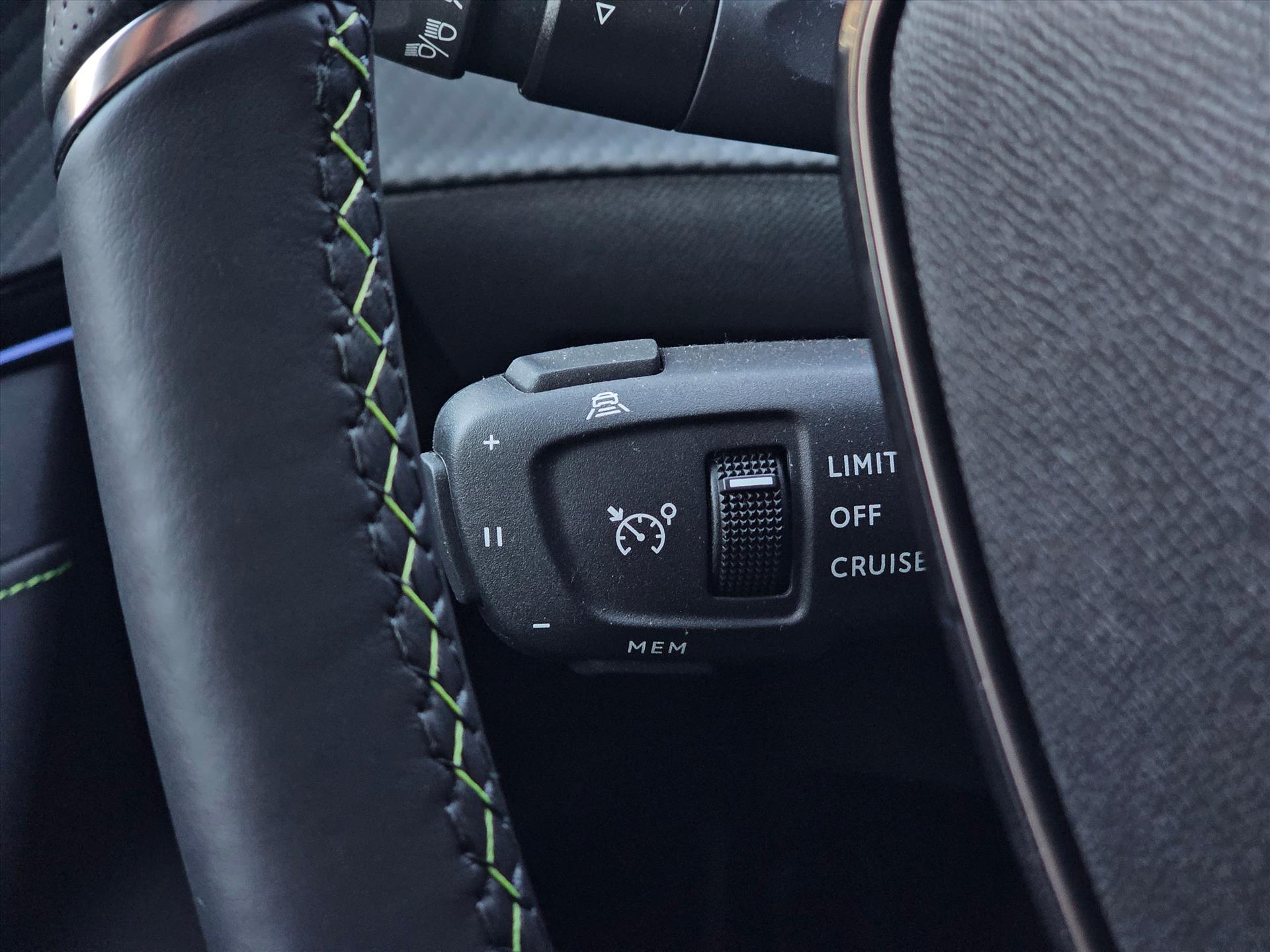Foto van Peugeot E-2008