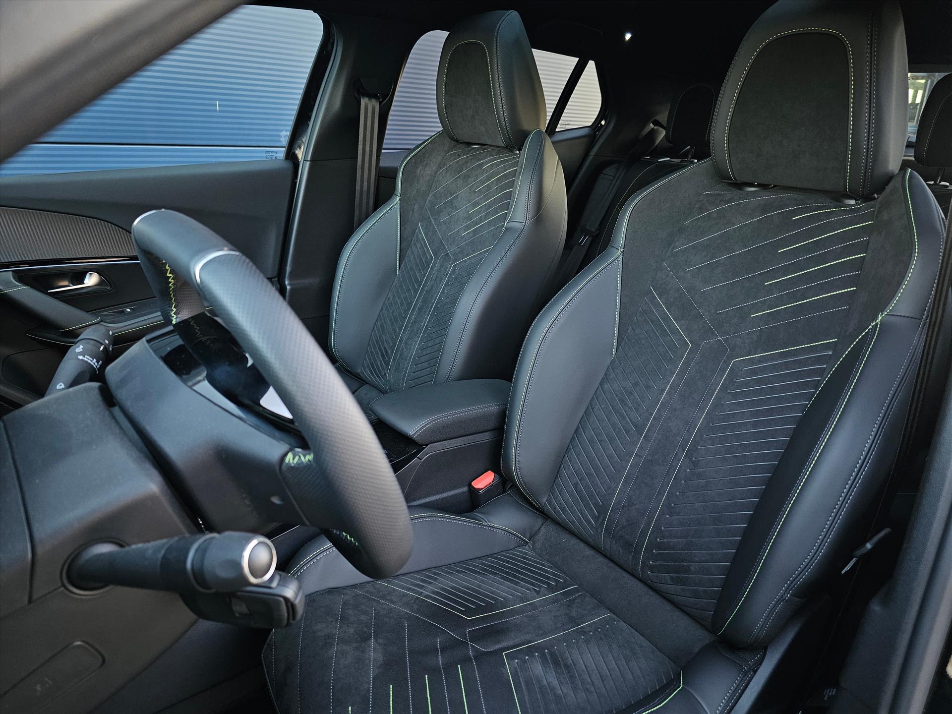 Foto van Peugeot E-2008