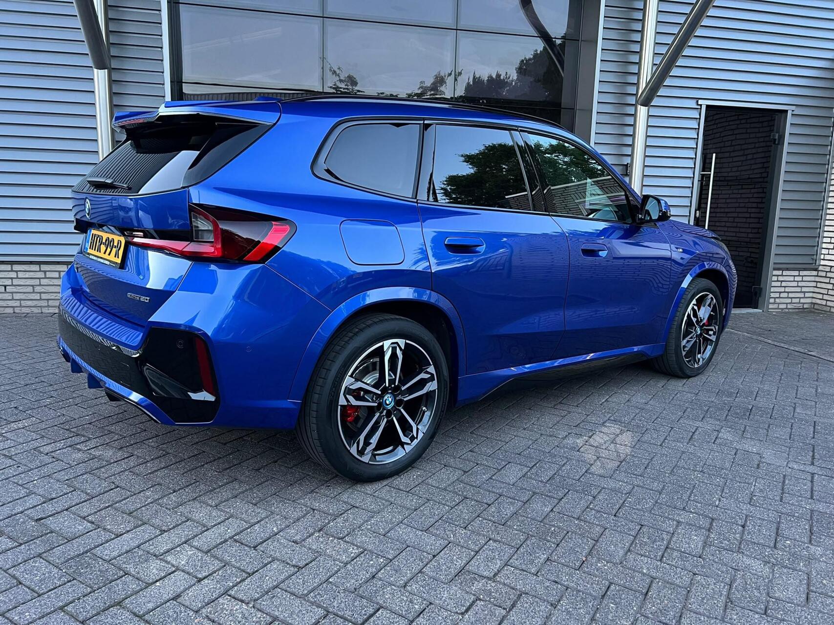 Foto van BMW Ix1