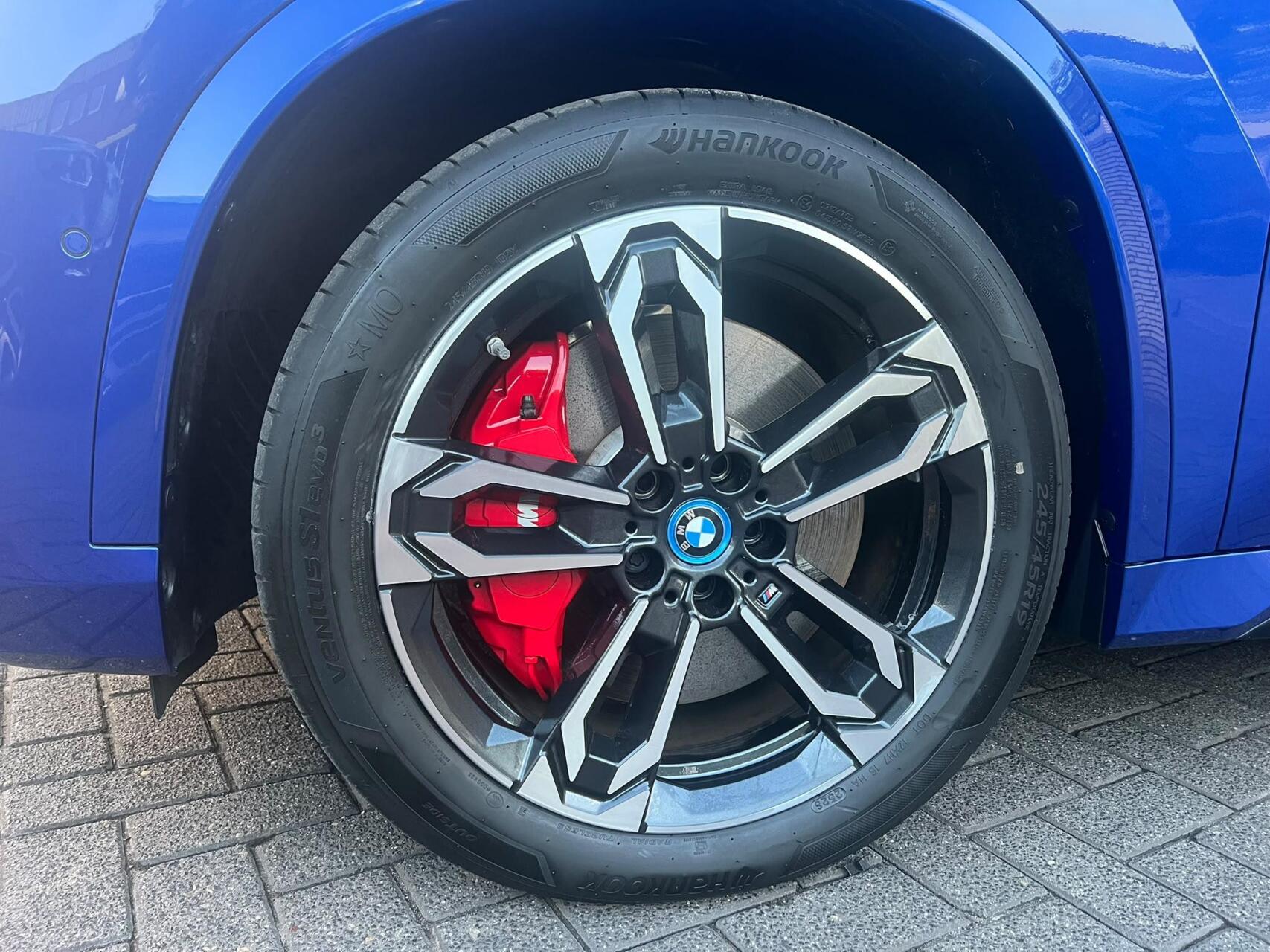 Foto van BMW Ix1