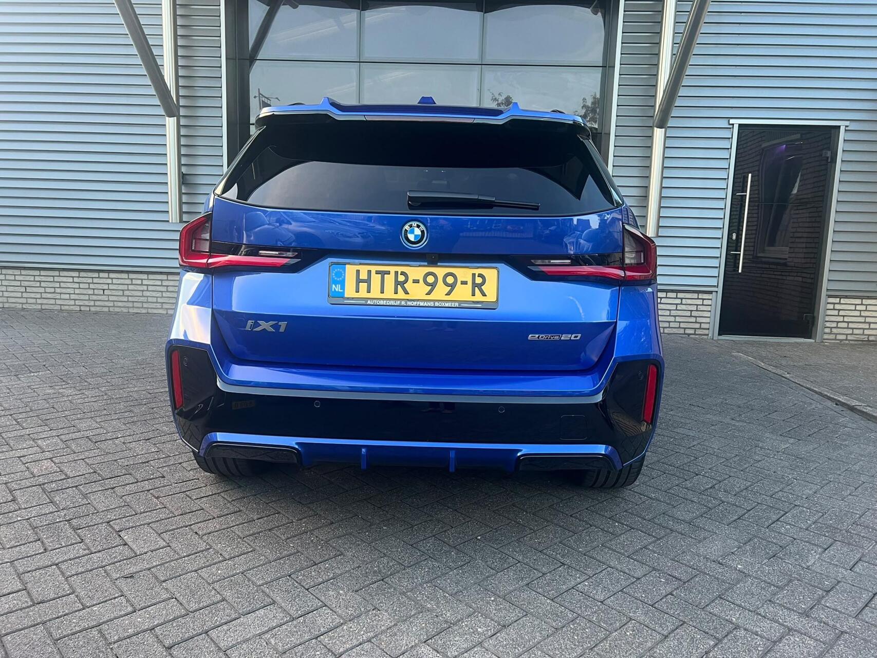 Foto van BMW Ix1