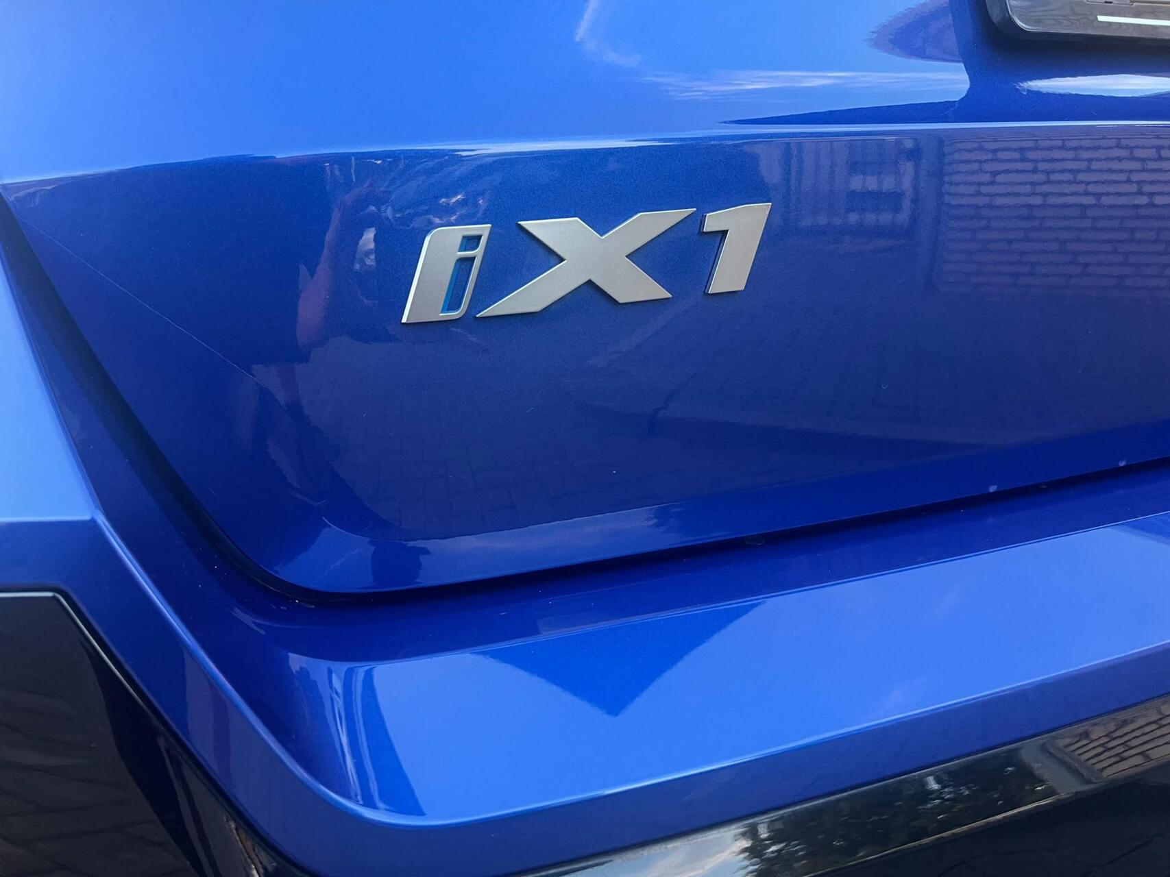 Foto van BMW Ix1