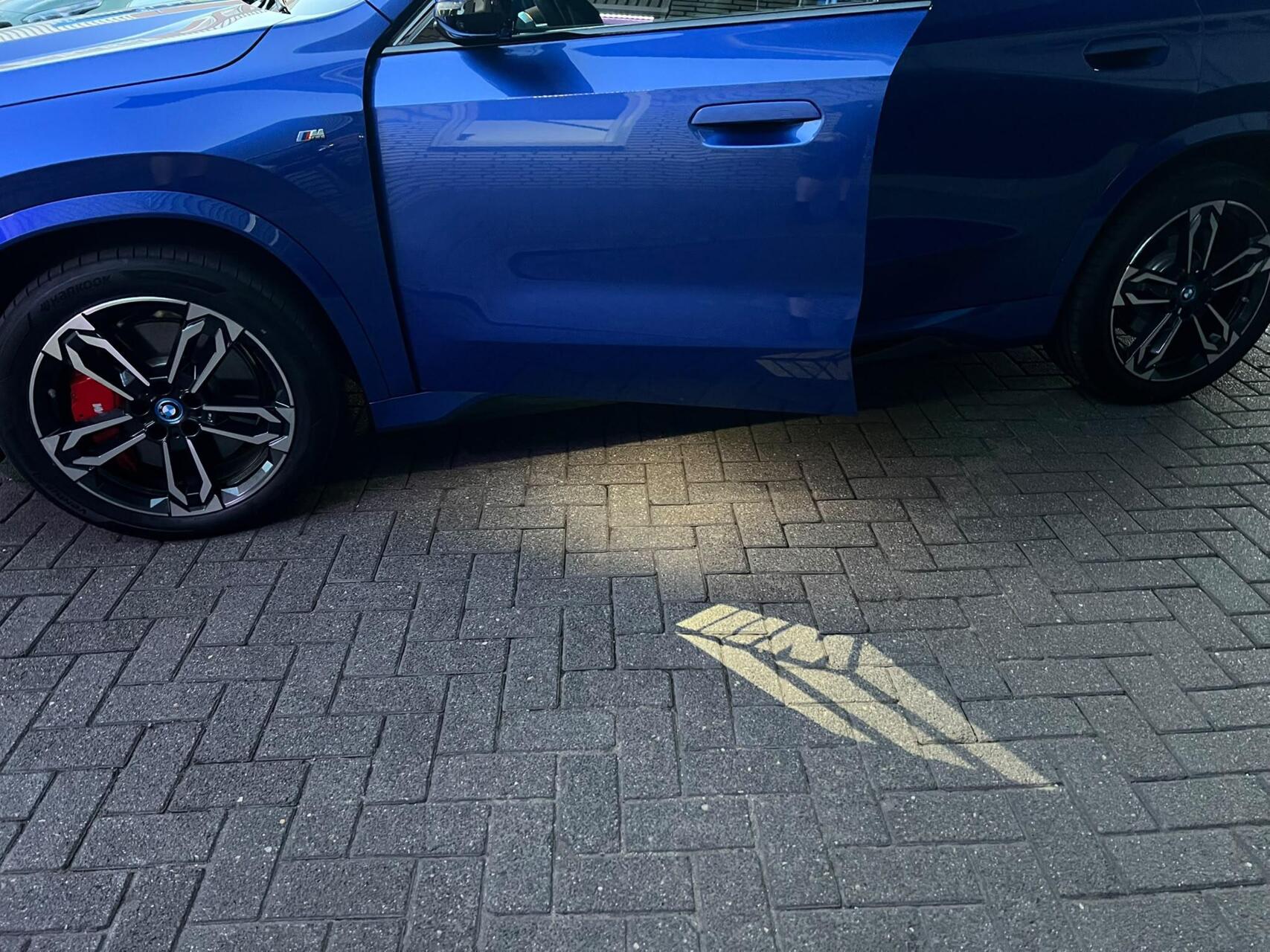 Foto van BMW Ix1