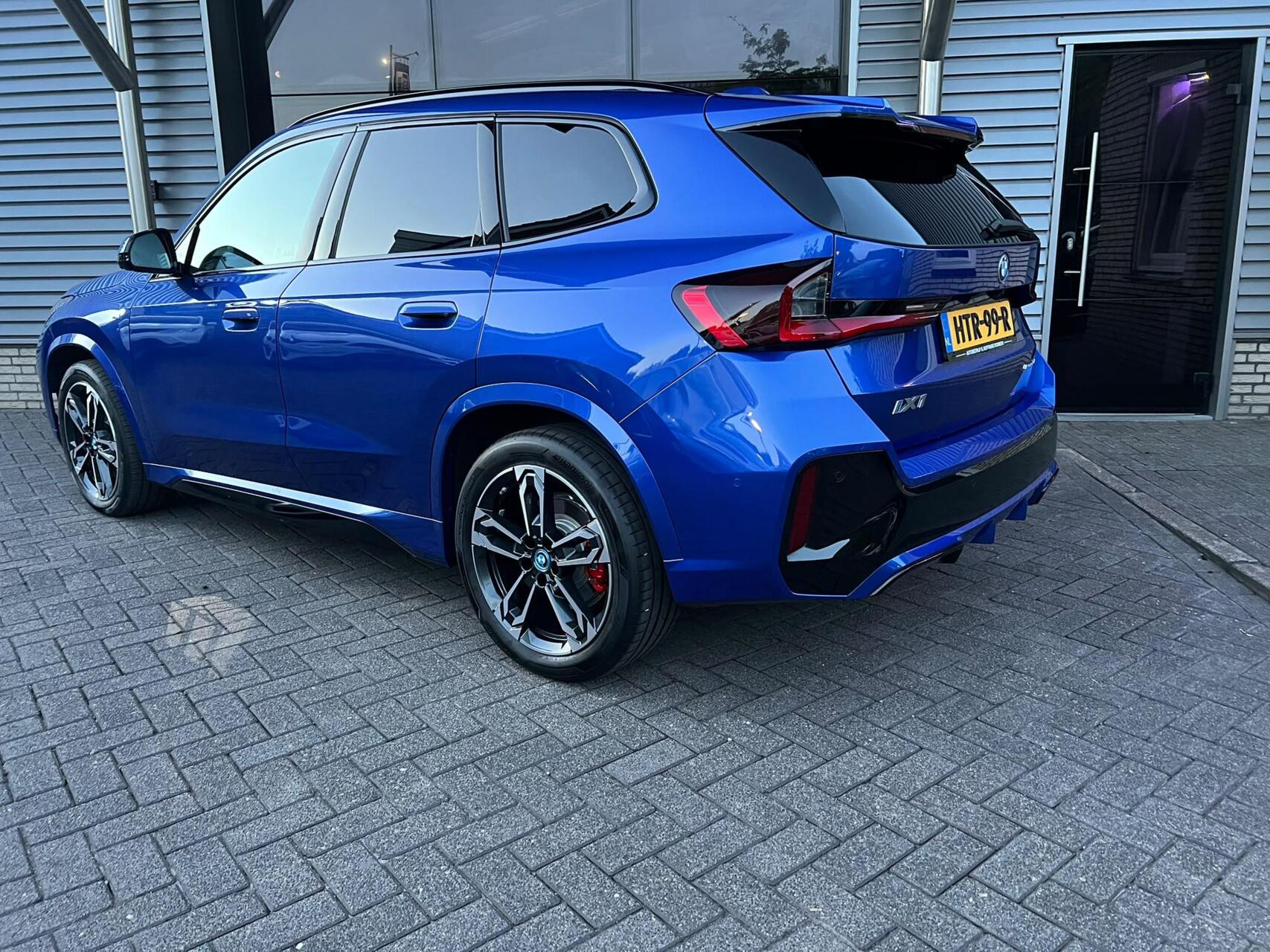 Foto van BMW Ix1