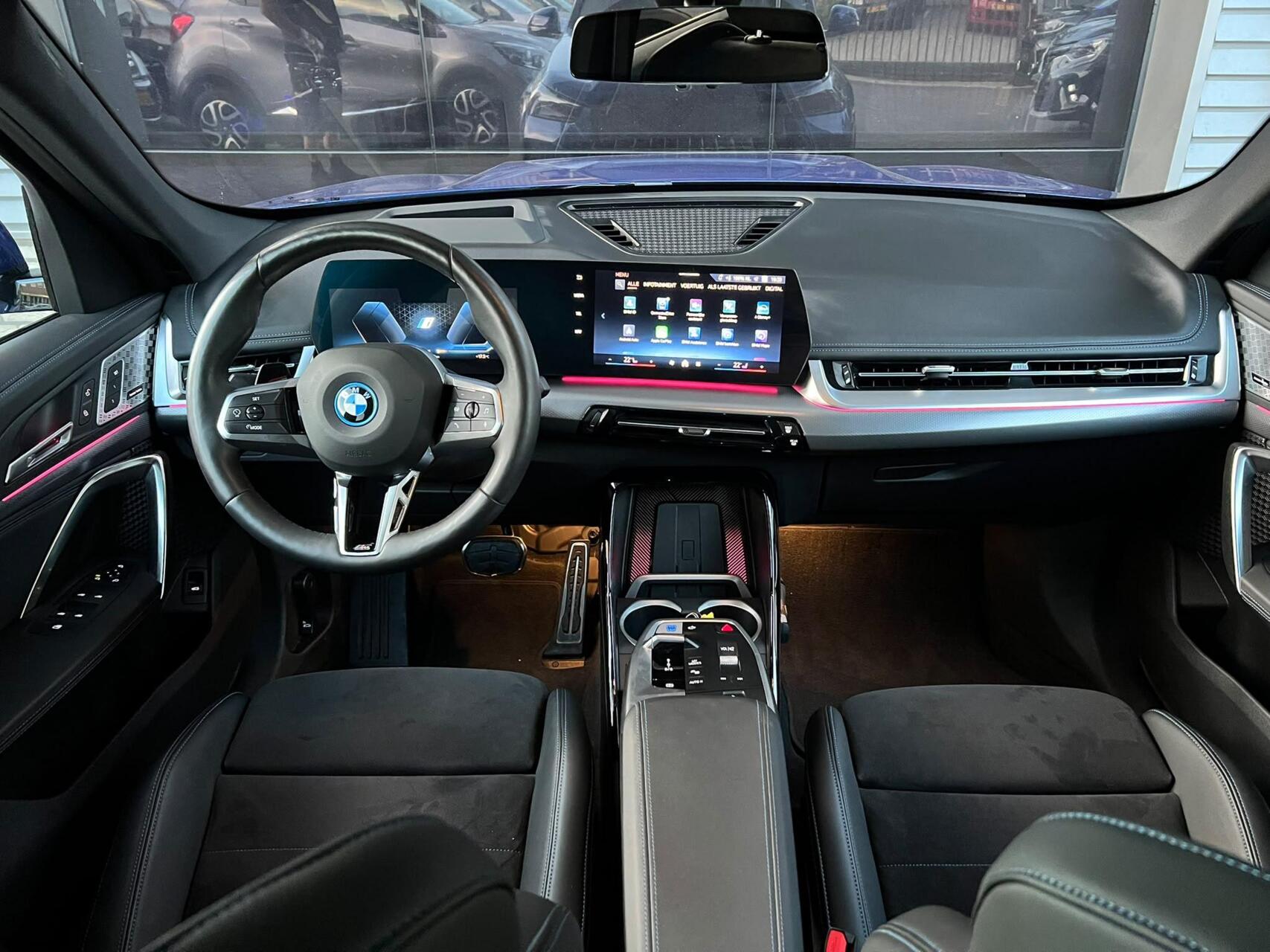 Foto van BMW Ix1
