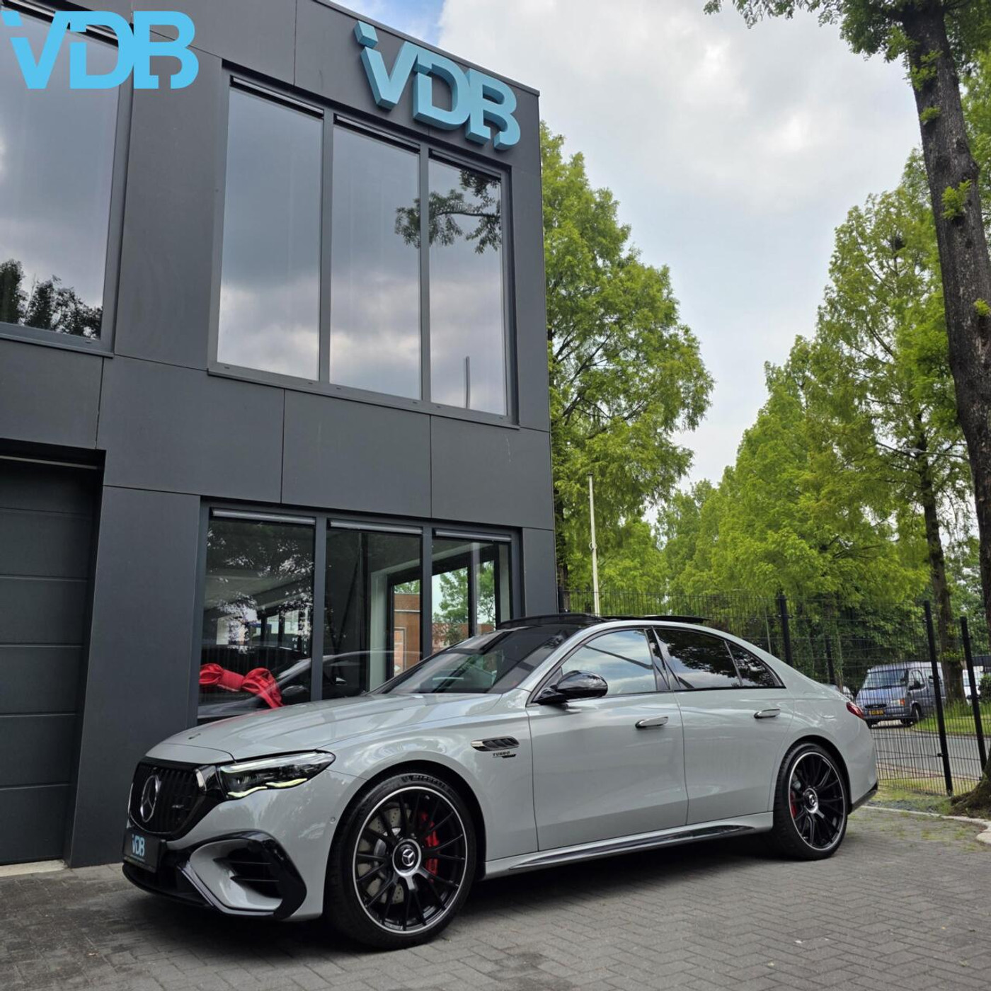 Foto van Mercedes-Benz AMG E 53 Hybrid