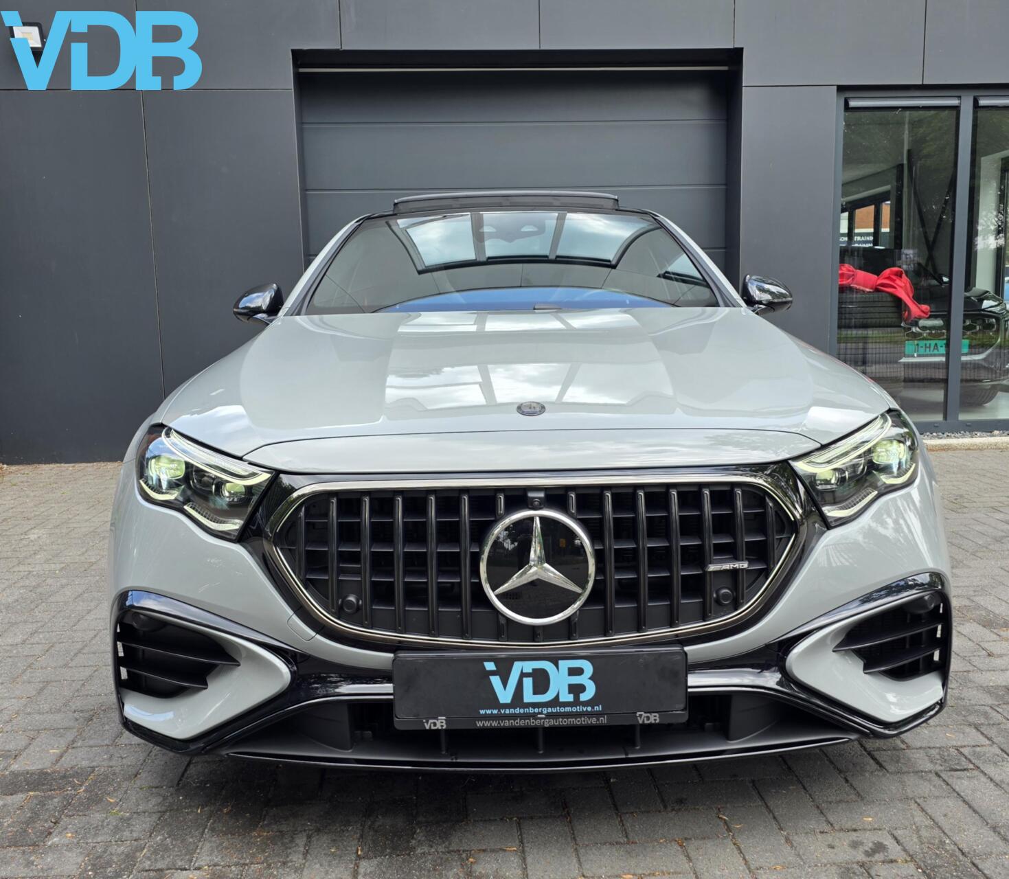 Foto van Mercedes-Benz AMG E 53 Hybrid
